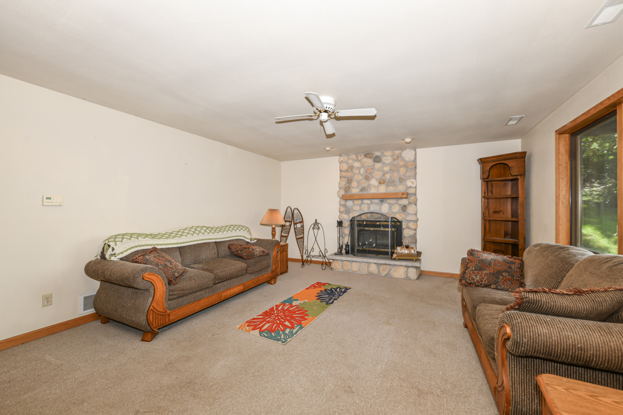 Wisconsin Lake Home for sale (MLS#: 1926095) at 142  Riverside Dr, in Waterford, Wisconsin. (5 of 39)