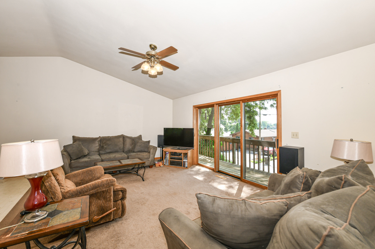 Wisconsin Lake Home for sale (MLS#: 1926095) at 142  Riverside Dr, in Waterford, Wisconsin. (9 of 39)