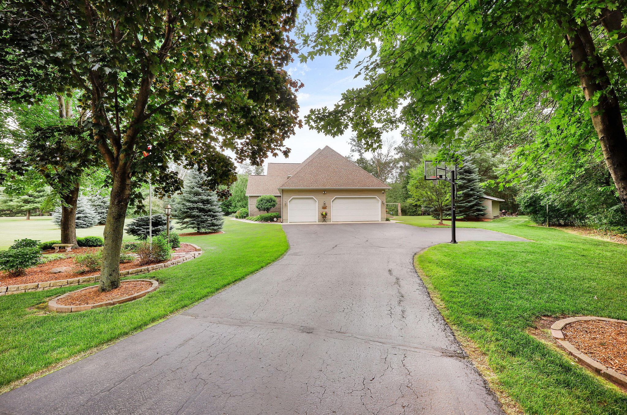 Wisconsin Lake Home for sale (MLS#: 1926154) at N7786  Legend Lake Cir, in Germantown, Wisconsin. (53 of 61)