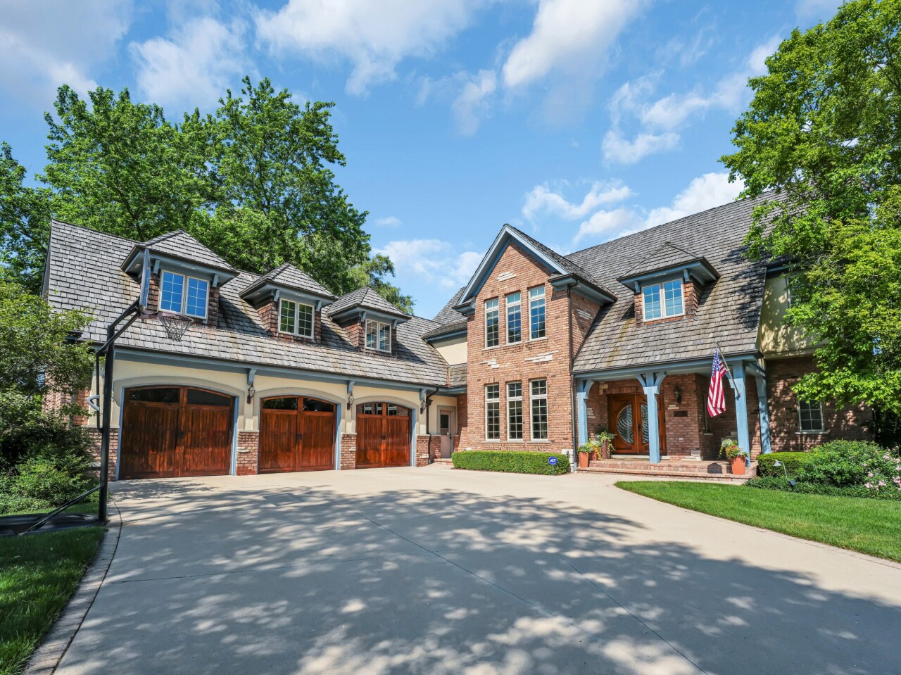 Wisconsin Lake Home for sale (MLS#: 1926254) at 106  Michigan Ct, in Racine, Wisconsin. (2 of 132)