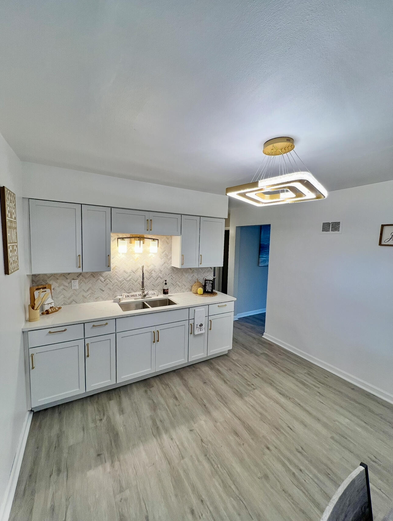 Wisconsin Lake Home for sale (MLS#: 1926304) at 8621 W Lisbon Ave, in Milwaukee, Wisconsin. (4 of 23)