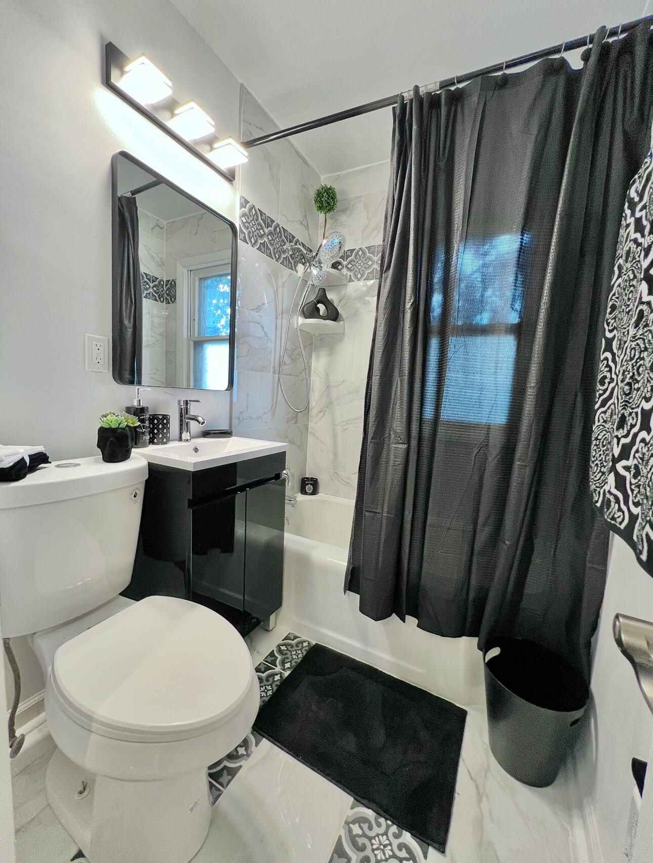 Wisconsin Lake Home for sale (MLS#: 1926304) at 8621 W Lisbon Ave, in Milwaukee, Wisconsin. (5 of 23)