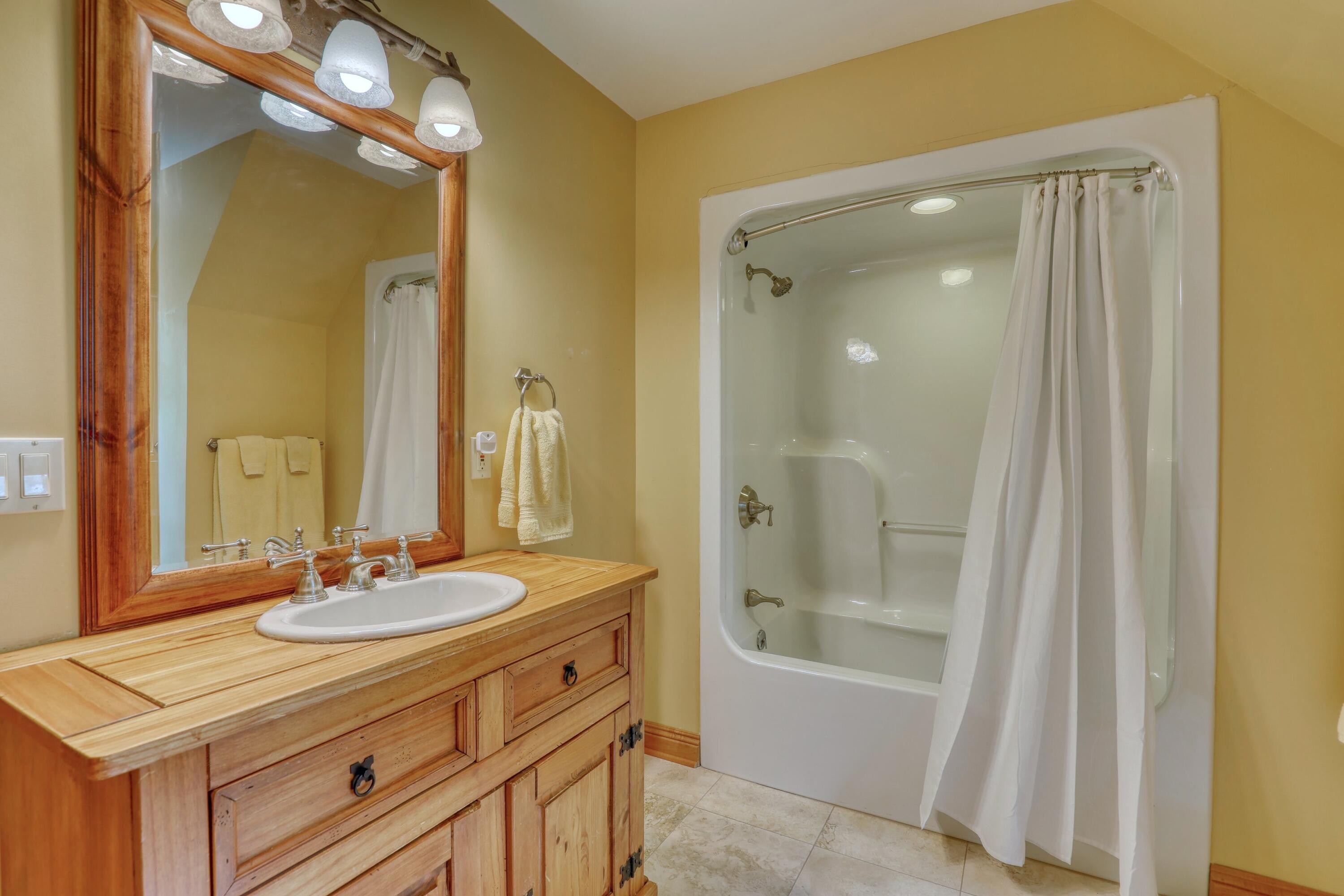 Wisconsin Lake Home for sale (MLS#: 1926337) at W278N2920  Oak St, in Pewaukee, Wisconsin. (44 of 48)