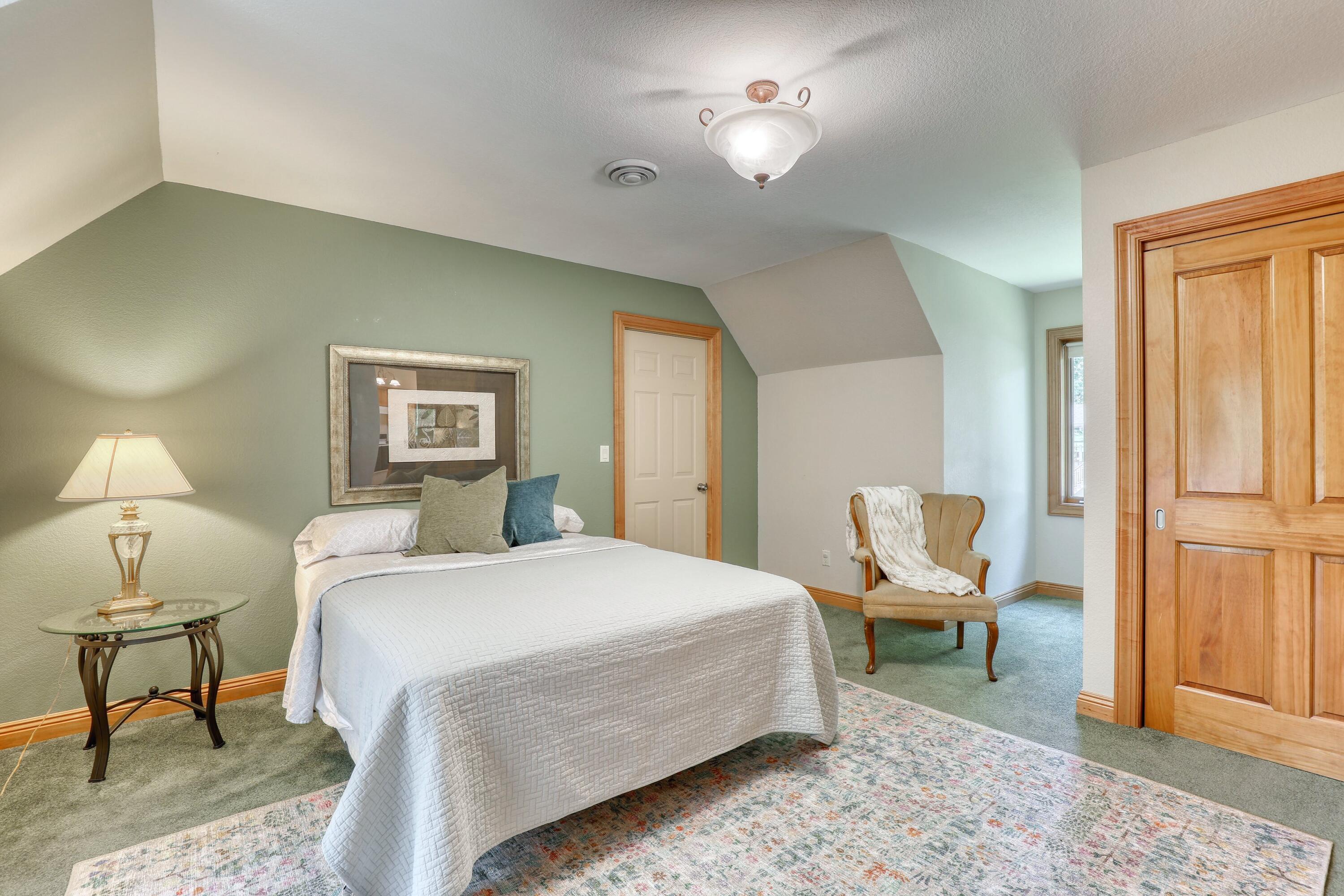 Wisconsin Lake Home for sale (MLS#: 1926337) at W278N2920  Oak St, in Pewaukee, Wisconsin. (45 of 48)
