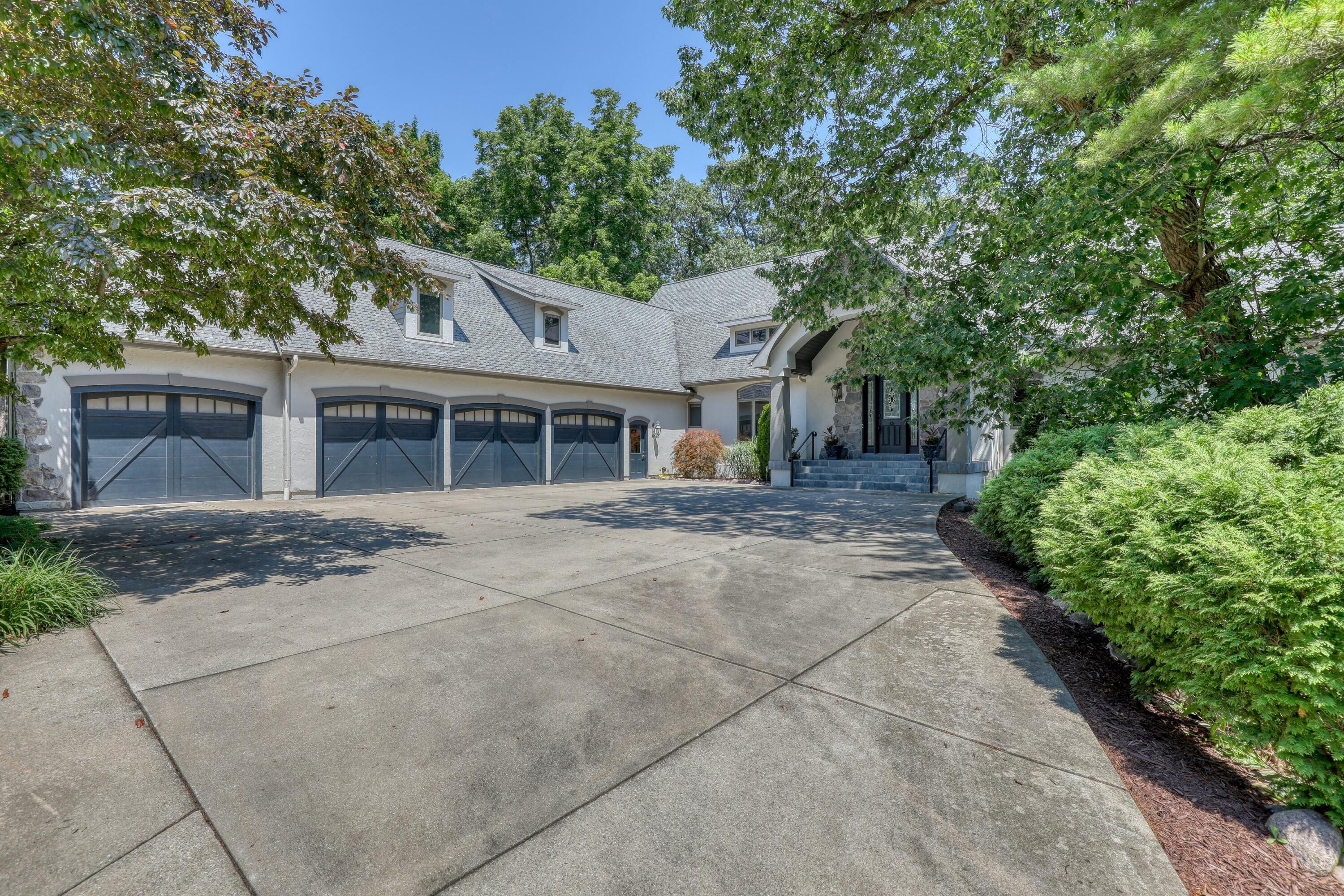Wisconsin Lake Home for sale (MLS#: 1926337) at W278N2920  Oak St, in Pewaukee, Wisconsin. (46 of 48)