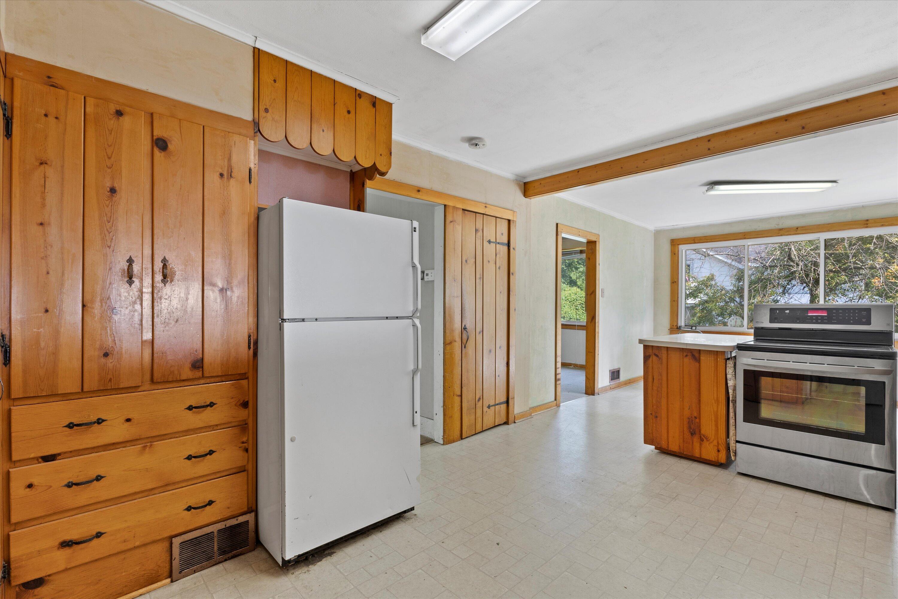 Wisconsin Lake Home for sale (MLS#: 1926600) at 1310 S Whitewater Ave, in Jefferson, Wisconsin. (11 of 55)