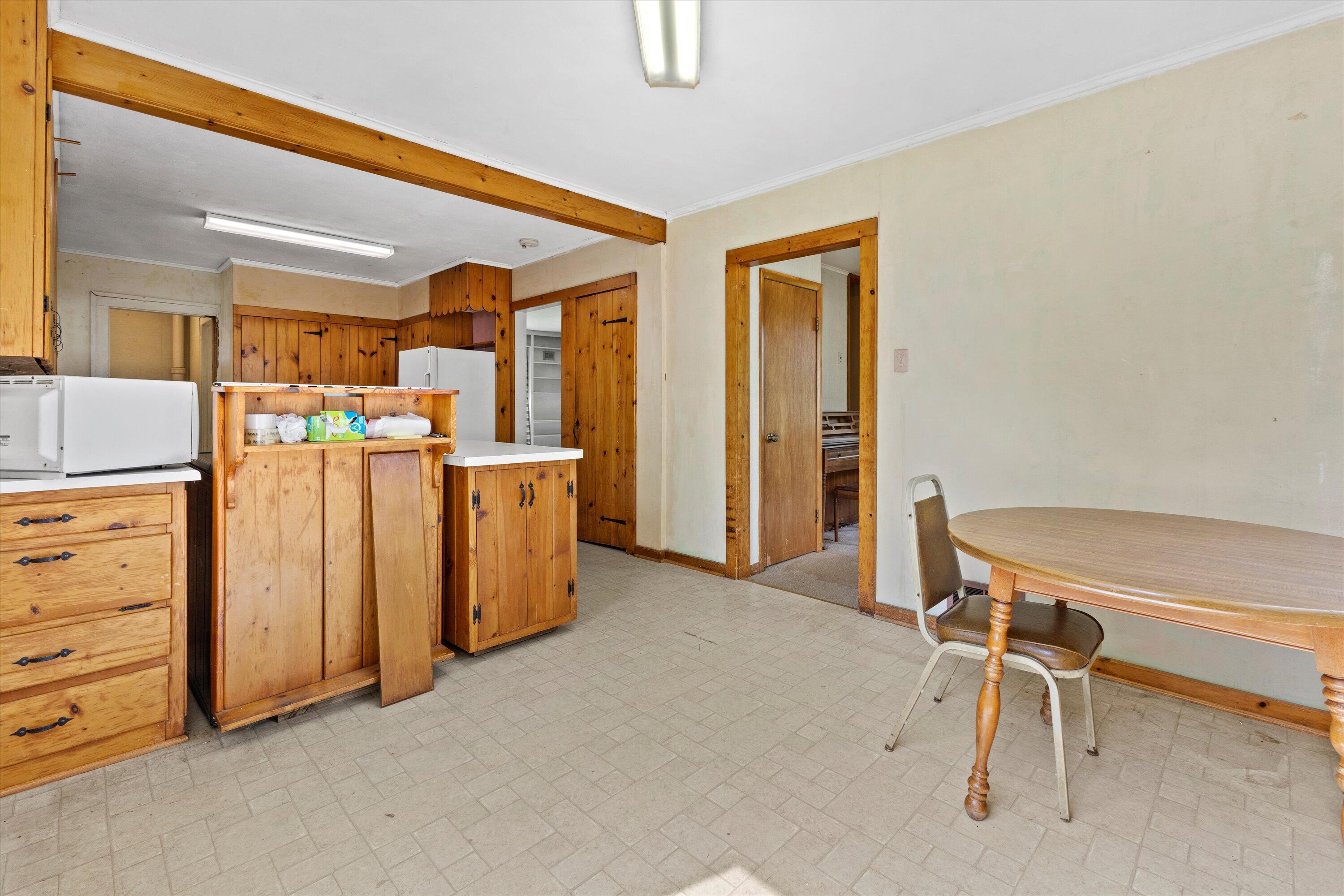 Wisconsin Lake Home for sale (MLS#: 1926600) at 1310 S Whitewater Ave, in Jefferson, Wisconsin. (12 of 55)