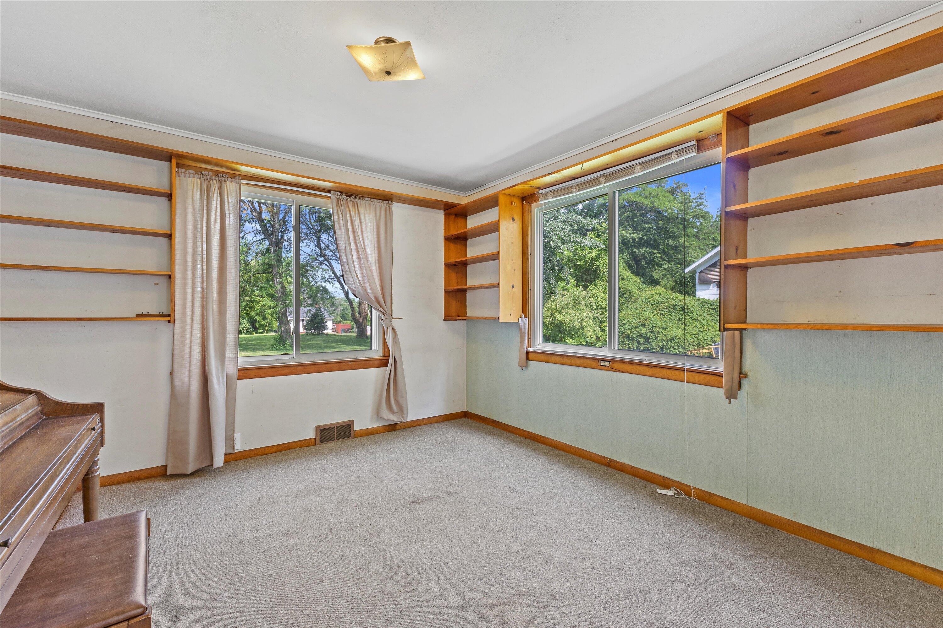 Wisconsin Lake Home for sale (MLS#: 1926600) at 1310 S Whitewater Ave, in Jefferson, Wisconsin. (18 of 55)