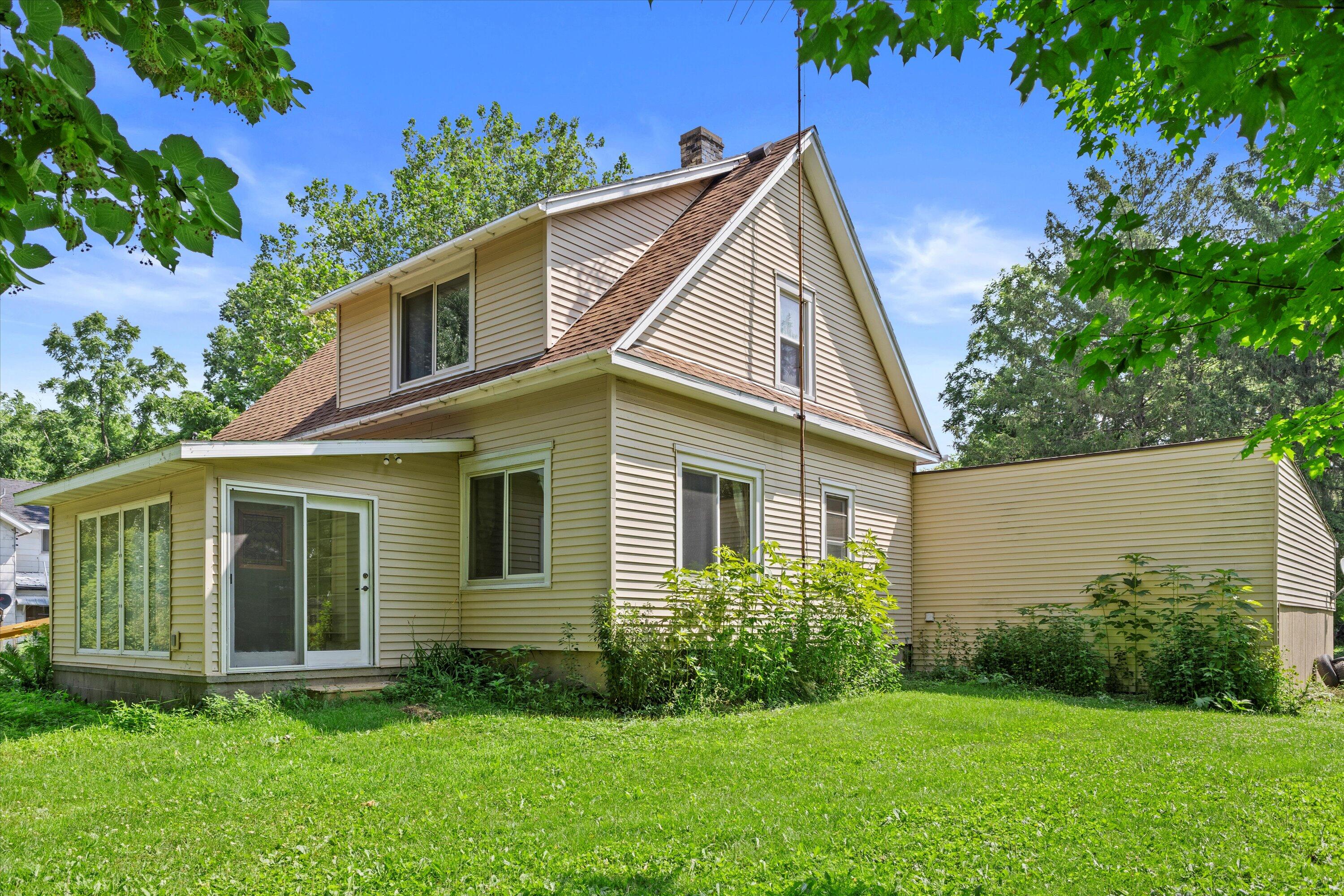 Wisconsin Lake Home for sale (MLS#: 1926600) at 1310 S Whitewater Ave, in Jefferson, Wisconsin. (3 of 55)
