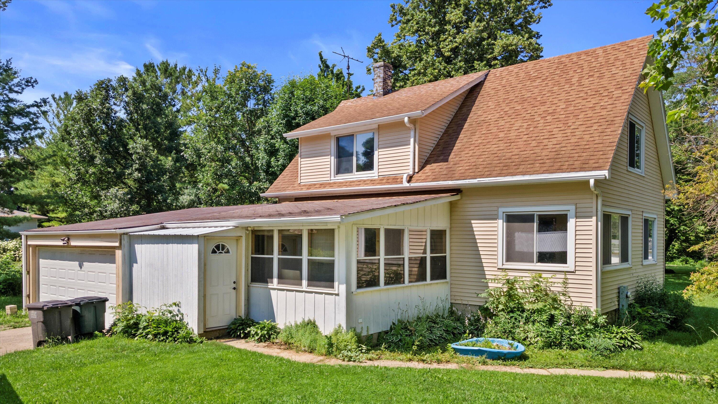 Wisconsin Lake Home for sale (MLS#: 1926600) at 1310 S Whitewater Ave, in Jefferson, Wisconsin. (5 of 55)