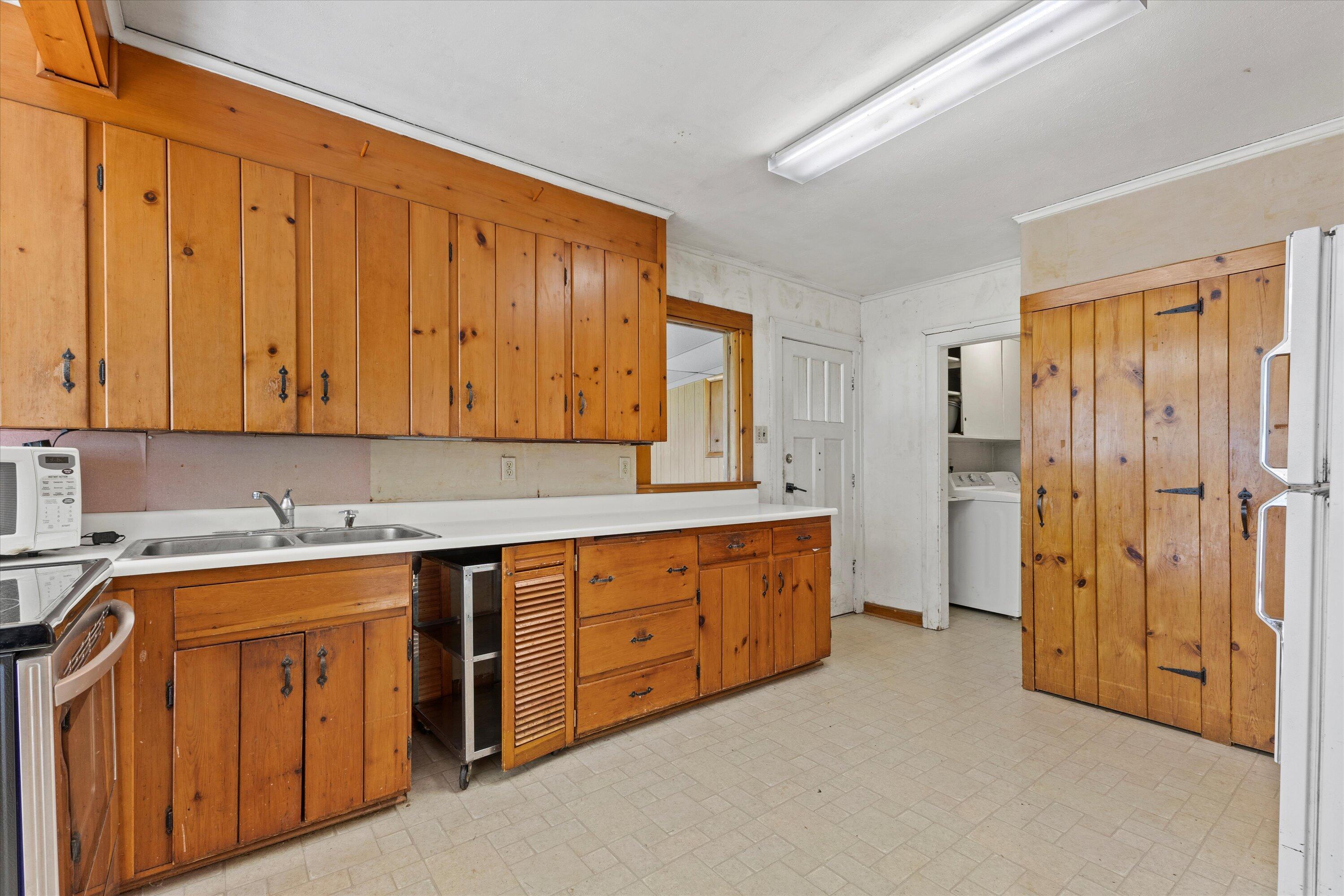 Wisconsin Lake Home for sale (MLS#: 1926600) at 1310 S Whitewater Ave, in Jefferson, Wisconsin. (10 of 55)