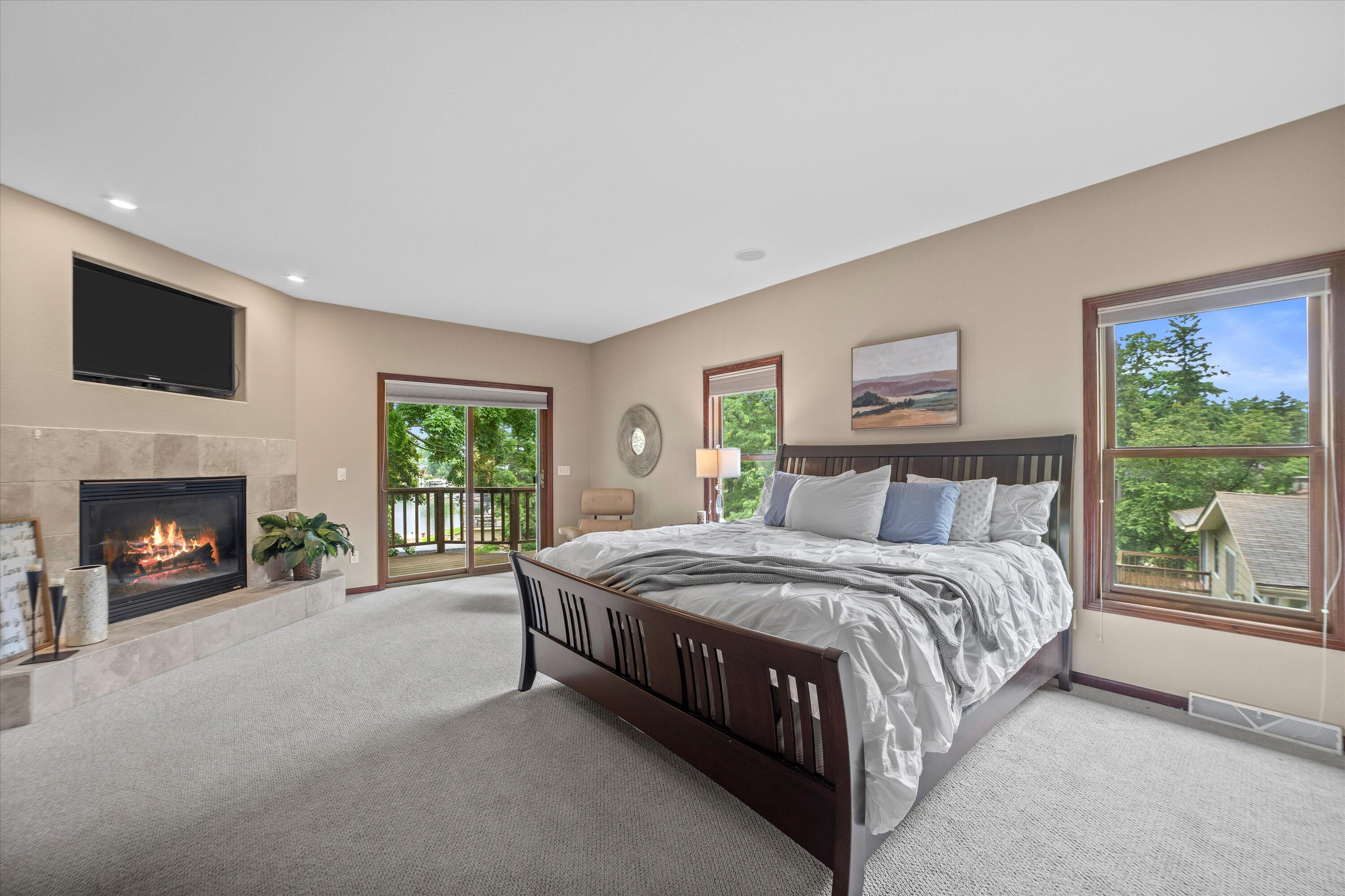 Wisconsin Lake Home for sale (MLS#: 1926653) at W354N5000  Road T -, in Oconomowoc, Wisconsin. (32 of 81)