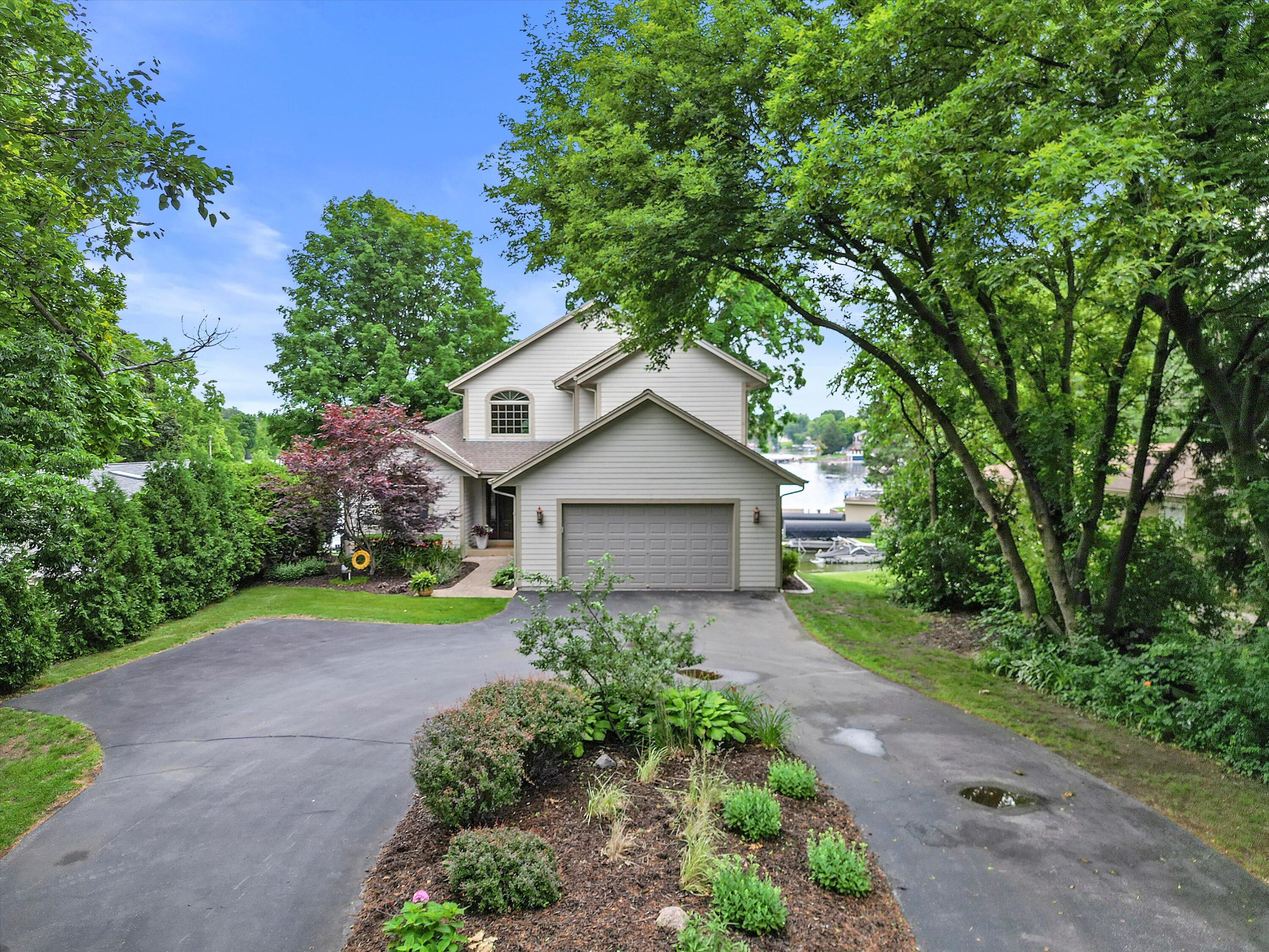 Wisconsin Lake Home for sale (MLS#: 1926653) at W354N5000  Road T -, in Oconomowoc, Wisconsin. (5 of 81)