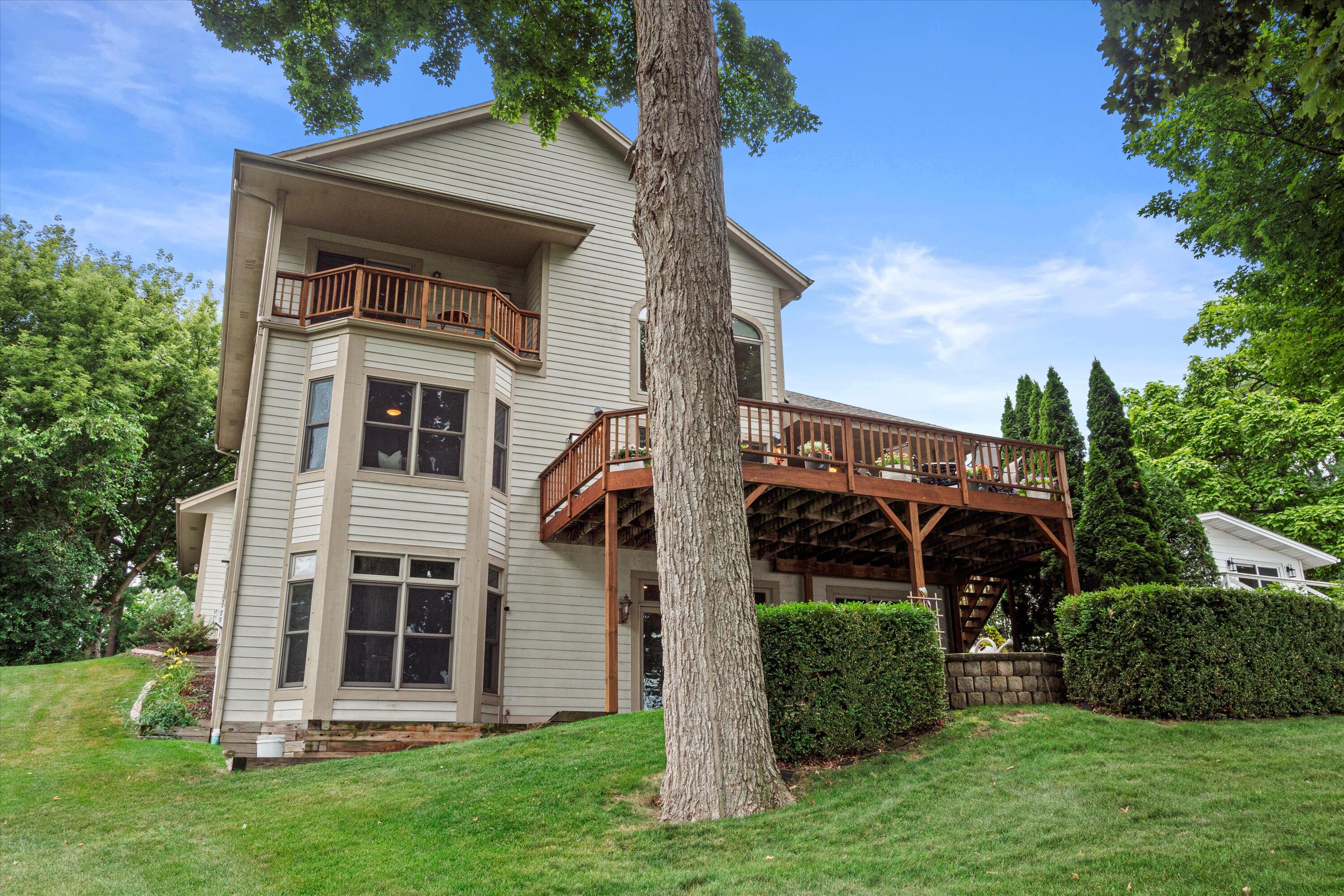 Wisconsin Lake Home for sale (MLS#: 1926653) at W354N5000  Road T -, in Oconomowoc, Wisconsin. (70 of 81)