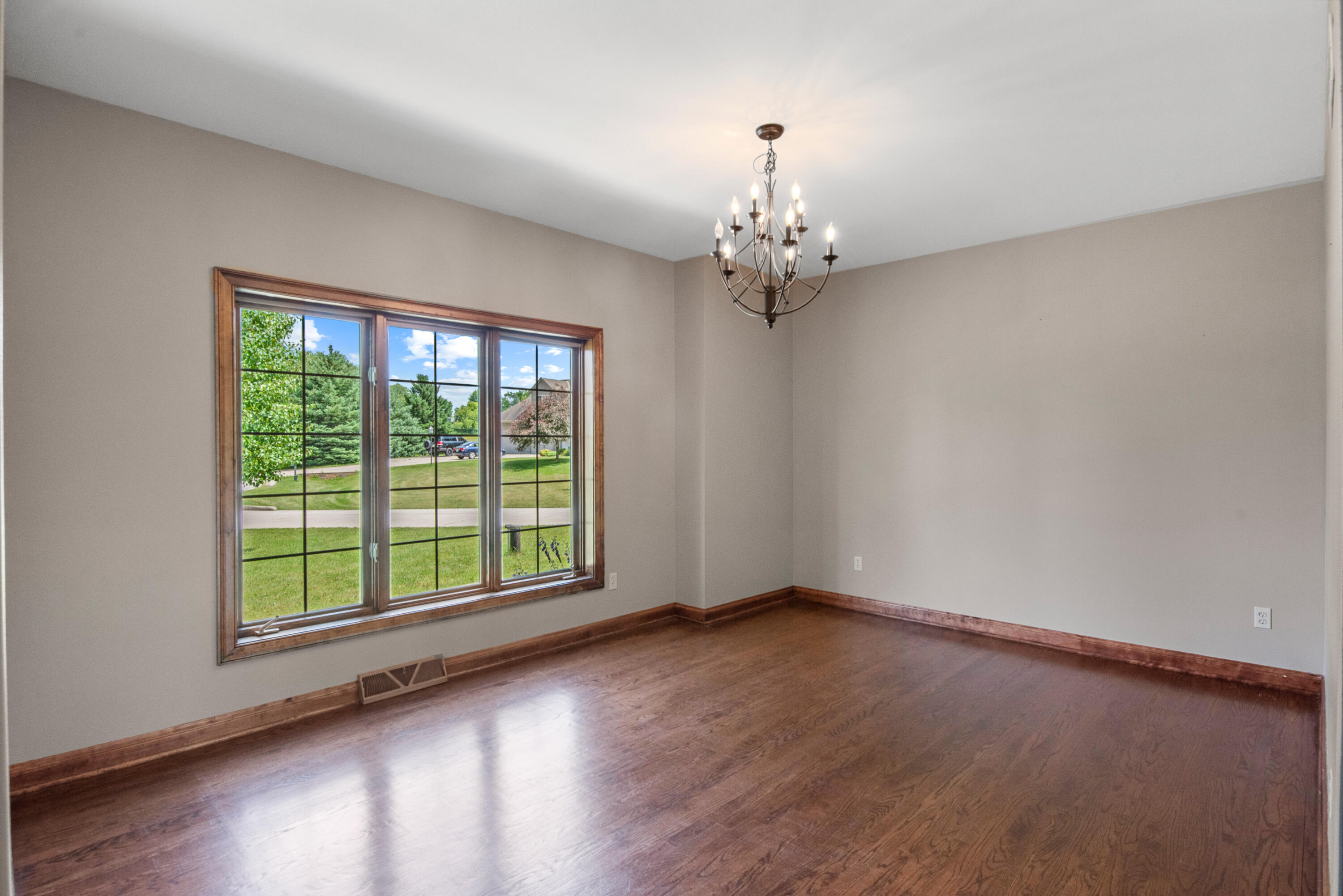 Wisconsin Lake Home for sale (MLS#: 1926665) at 3976  Woodridge Ct, in Richfield, Wisconsin. (19 of 70)