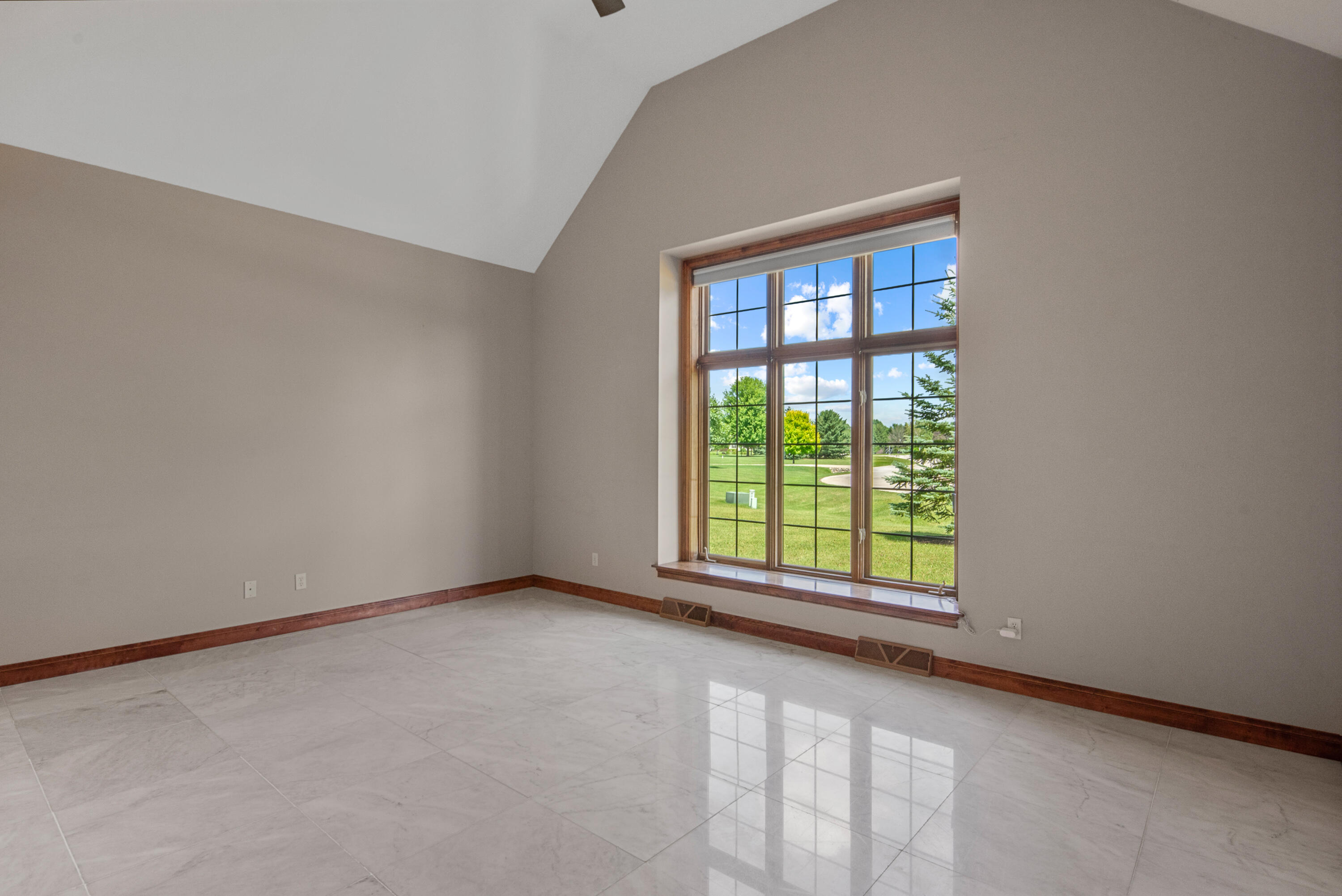 Wisconsin Lake Home for sale (MLS#: 1926665) at 3976  Woodridge Ct, in Richfield, Wisconsin. (22 of 70)