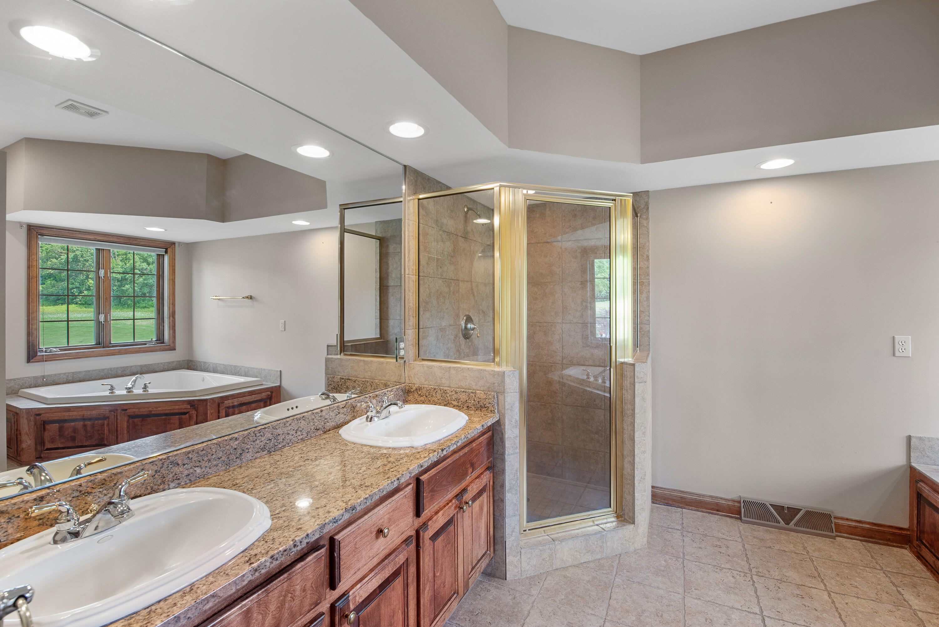 Wisconsin Lake Home for sale (MLS#: 1926665) at 3976  Woodridge Ct, in Richfield, Wisconsin. (25 of 70)