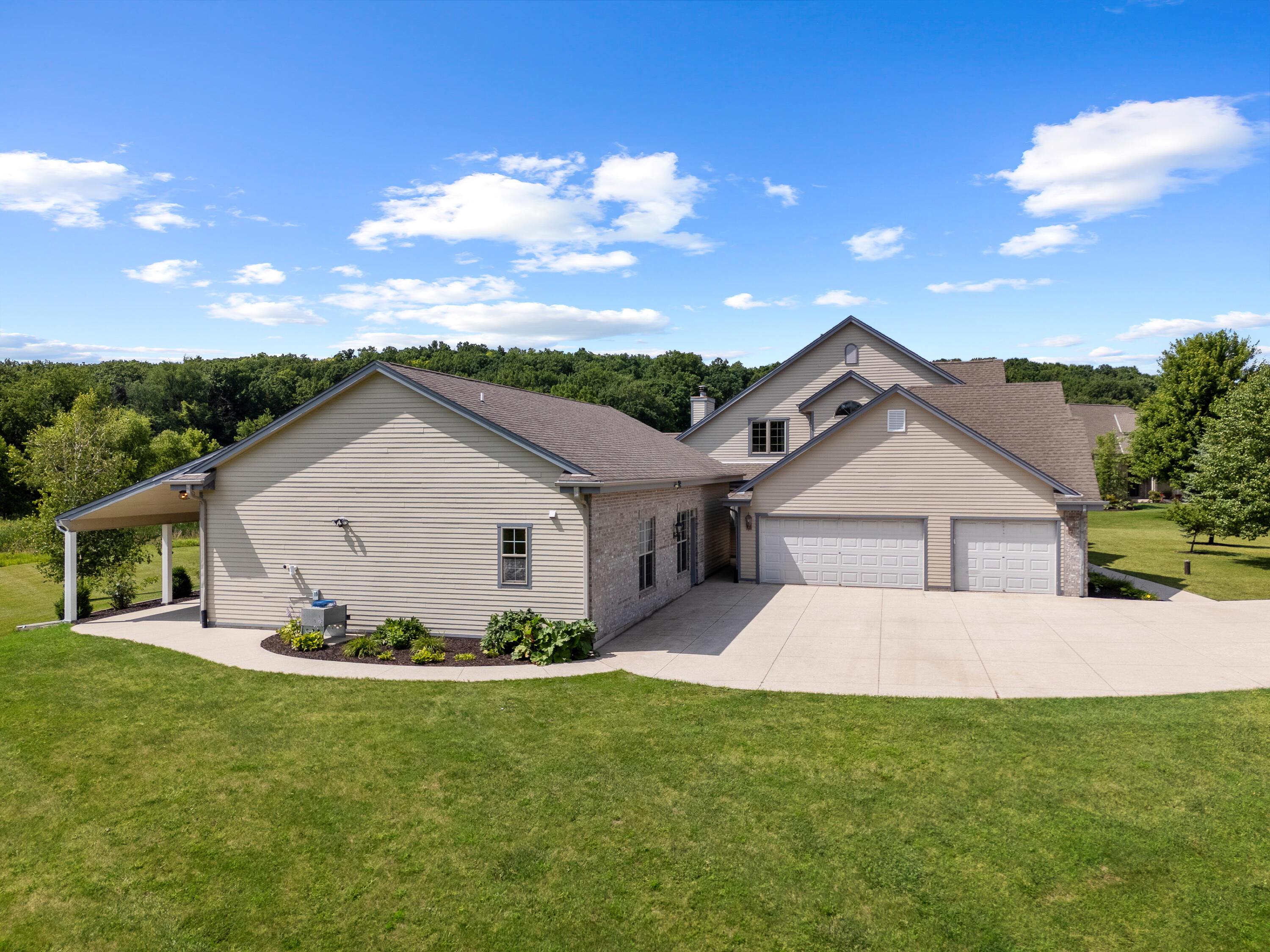 Wisconsin Lake Home for sale (MLS#: 1926665) at 3976  Woodridge Ct, in Richfield, Wisconsin. (4 of 70)