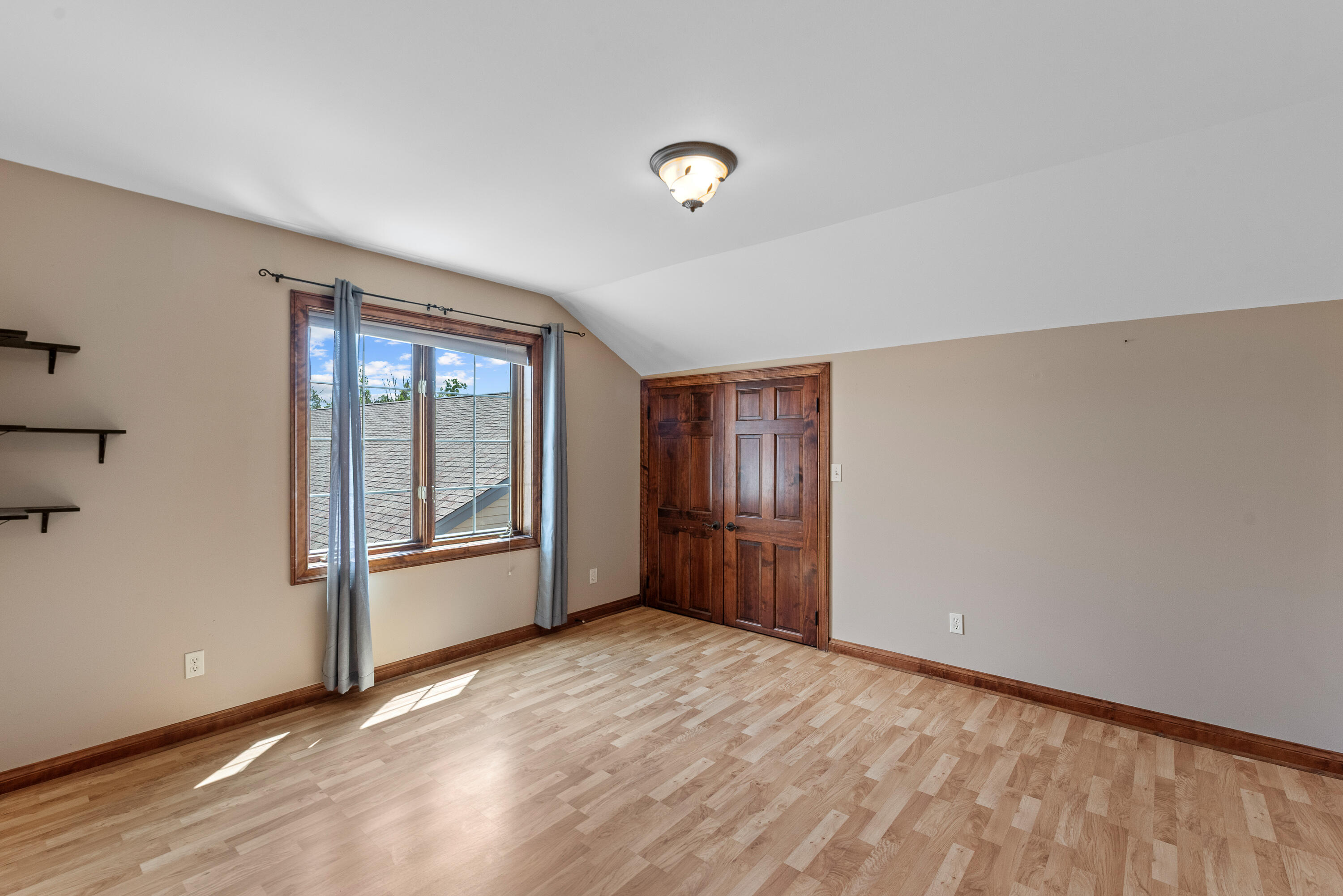 Wisconsin Lake Home for sale (MLS#: 1926665) at 3976  Woodridge Ct, in Richfield, Wisconsin. (37 of 70)