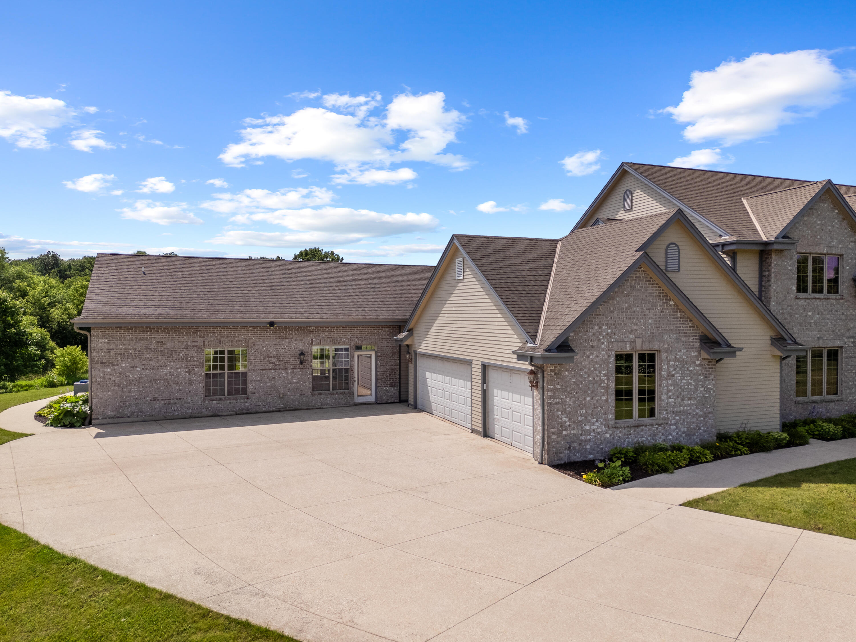 Wisconsin Lake Home for sale (MLS#: 1926665) at 3976  Woodridge Ct, in Richfield, Wisconsin. (6 of 70)