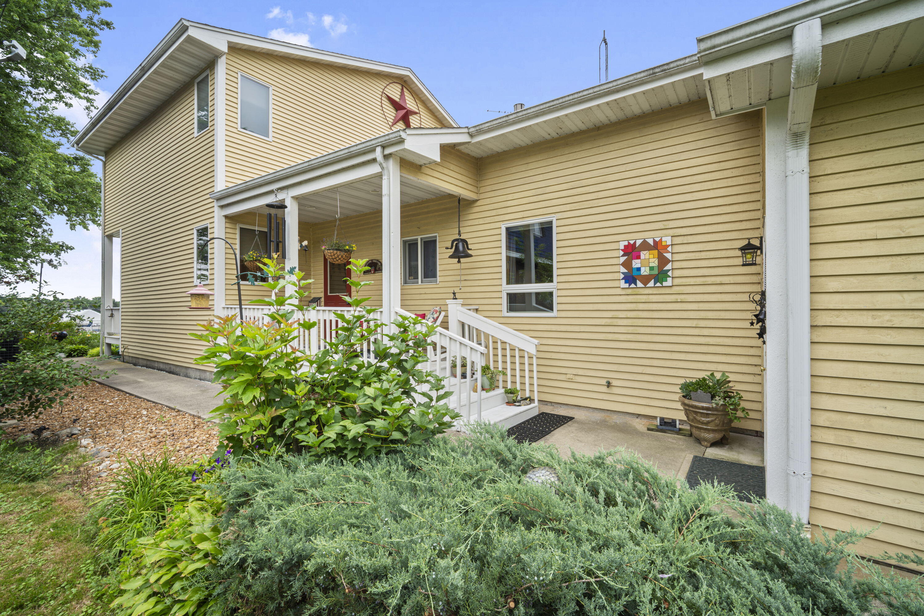 Wisconsin Lake Home for sale (MLS#: 1926682) at 8041 W Lakeshore Dr, in Burlington, Wisconsin. (32 of 40)