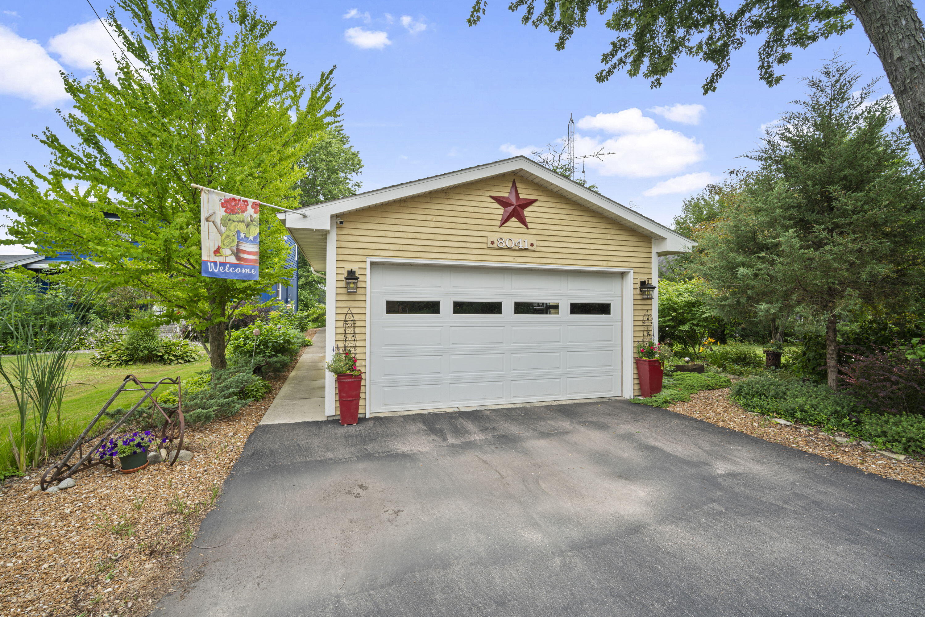 Wisconsin Lake Home for sale (MLS#: 1926682) at 8041 W Lakeshore Dr, in Burlington, Wisconsin. (33 of 40)