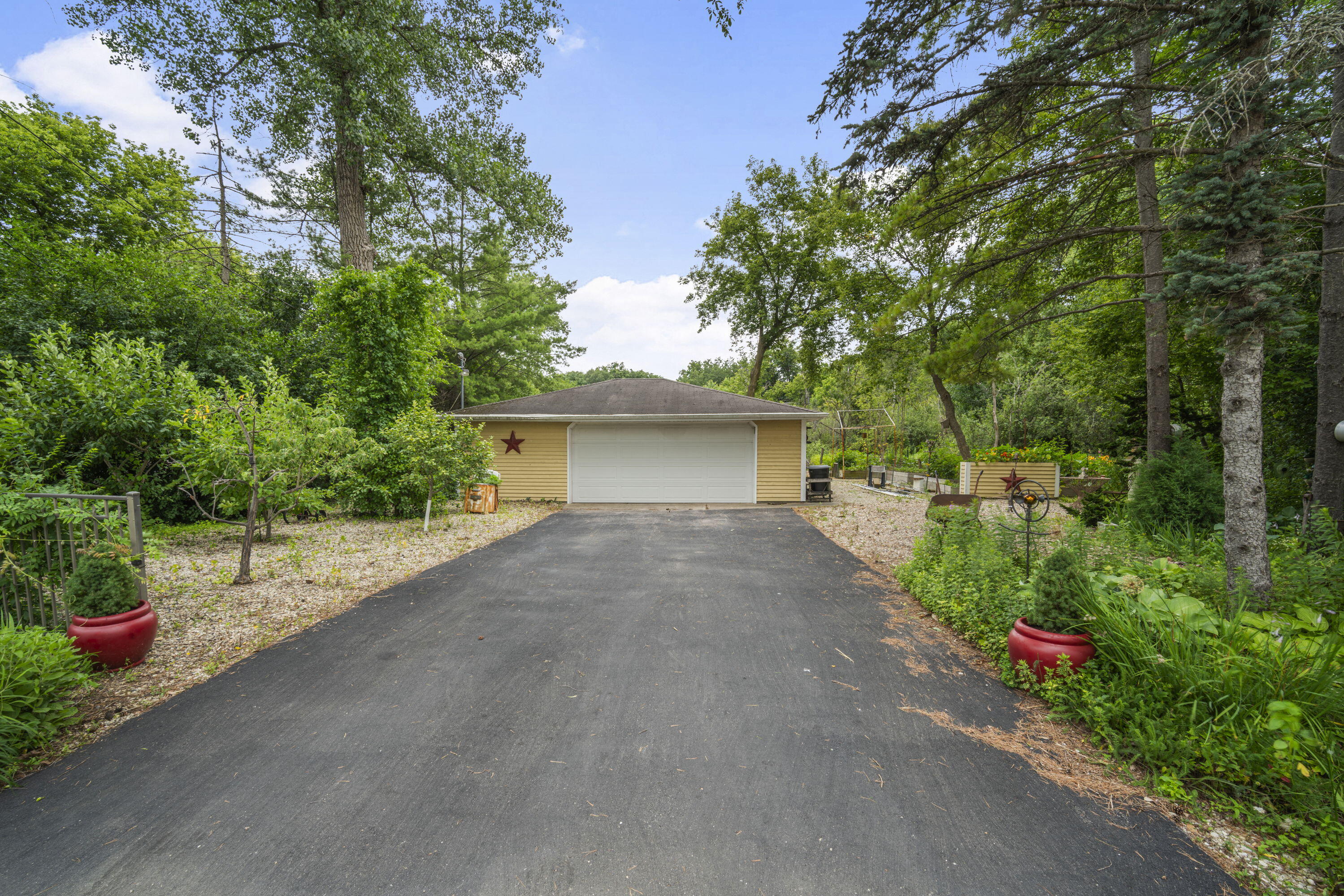 Wisconsin Lake Home for sale (MLS#: 1926682) at 8041 W Lakeshore Dr, in Burlington, Wisconsin. (34 of 40)