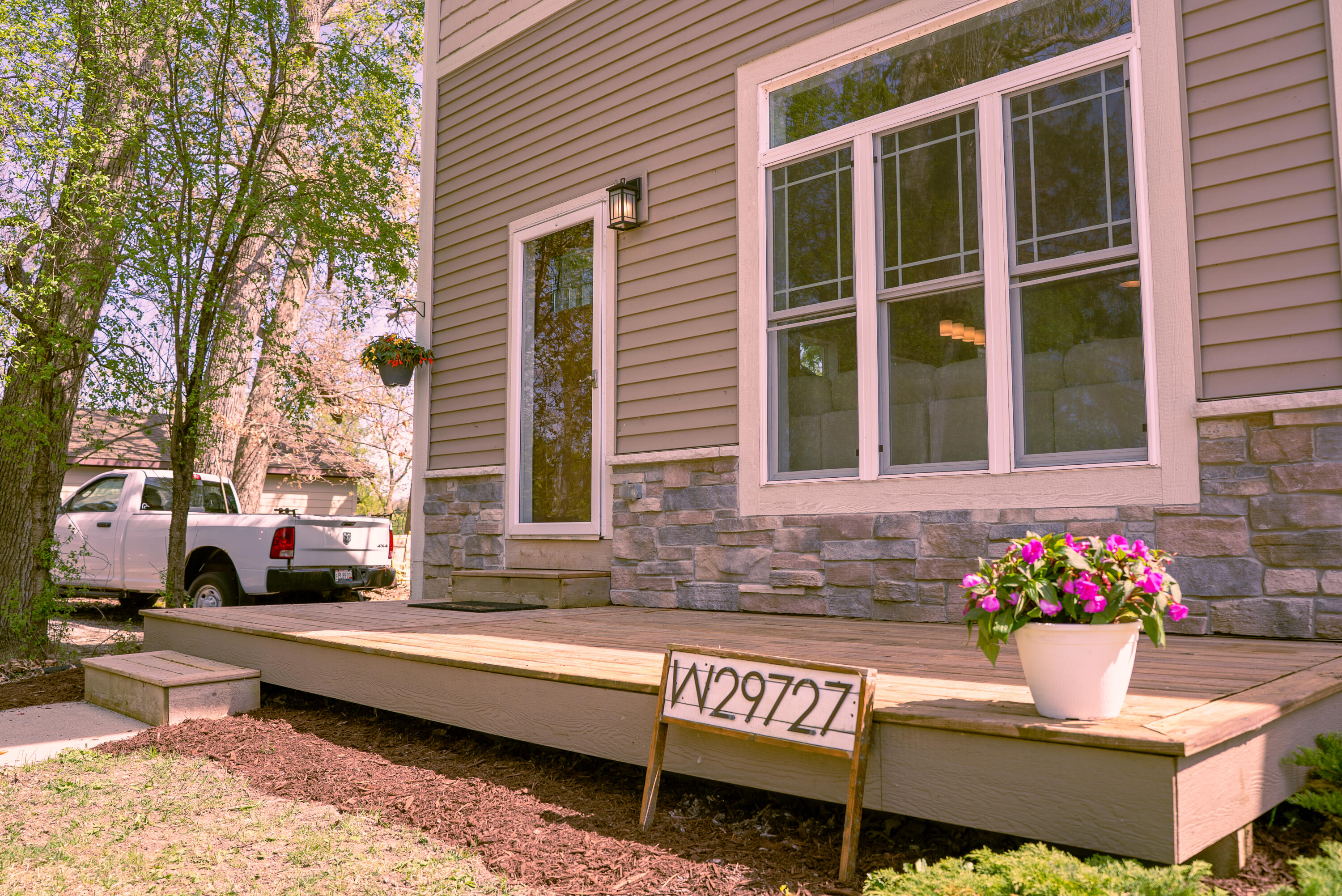 Wisconsin Lake Home for sale (MLS#: 1926825) at N21W29727  Glen Cove Rd, in Delafield, Wisconsin. (4 of 51)