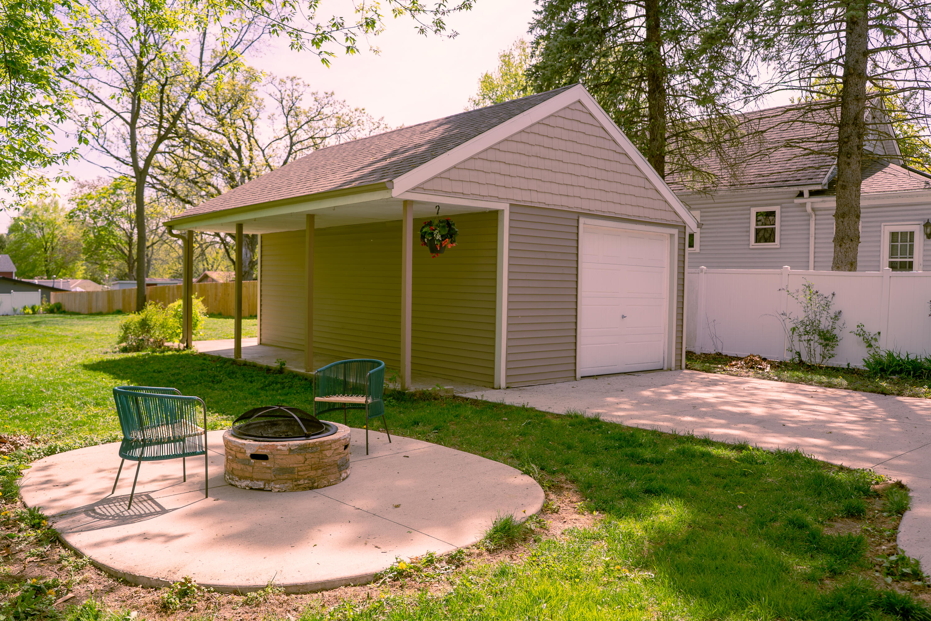 Wisconsin Lake Home for sale (MLS#: 1926825) at N21W29727  Glen Cove Rd, in Delafield, Wisconsin. (7 of 51)