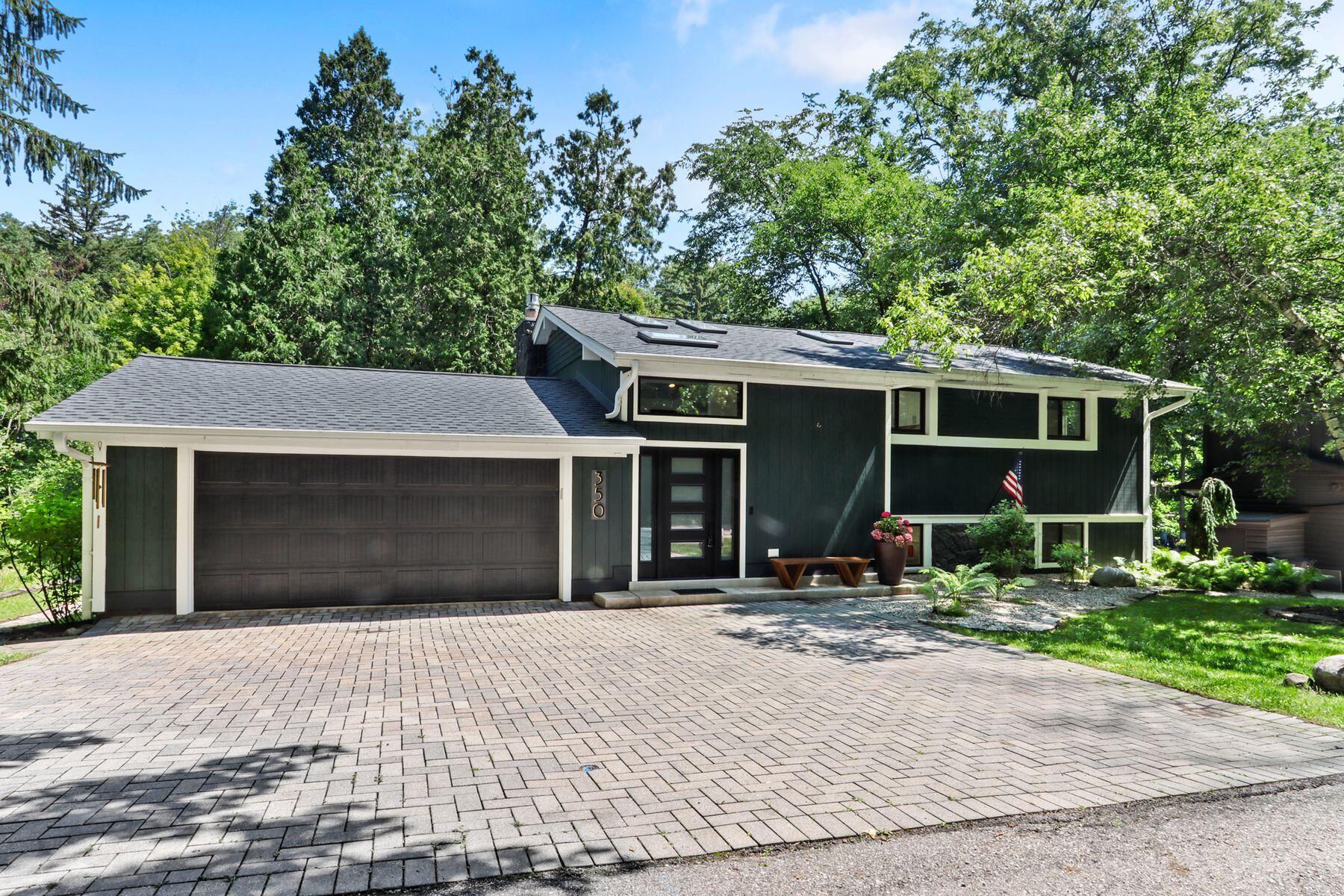 Wisconsin Lake Home for sale (MLS#: 1926827) at 350 S Lower Gardens Rd, in Fontana, Wisconsin. (1 of 38)