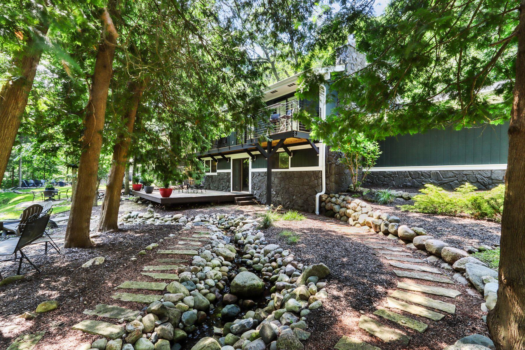 Wisconsin Lake Home for sale (MLS#: 1926827) at 350 S Lower Gardens Rd, in Fontana, Wisconsin. (26 of 38)