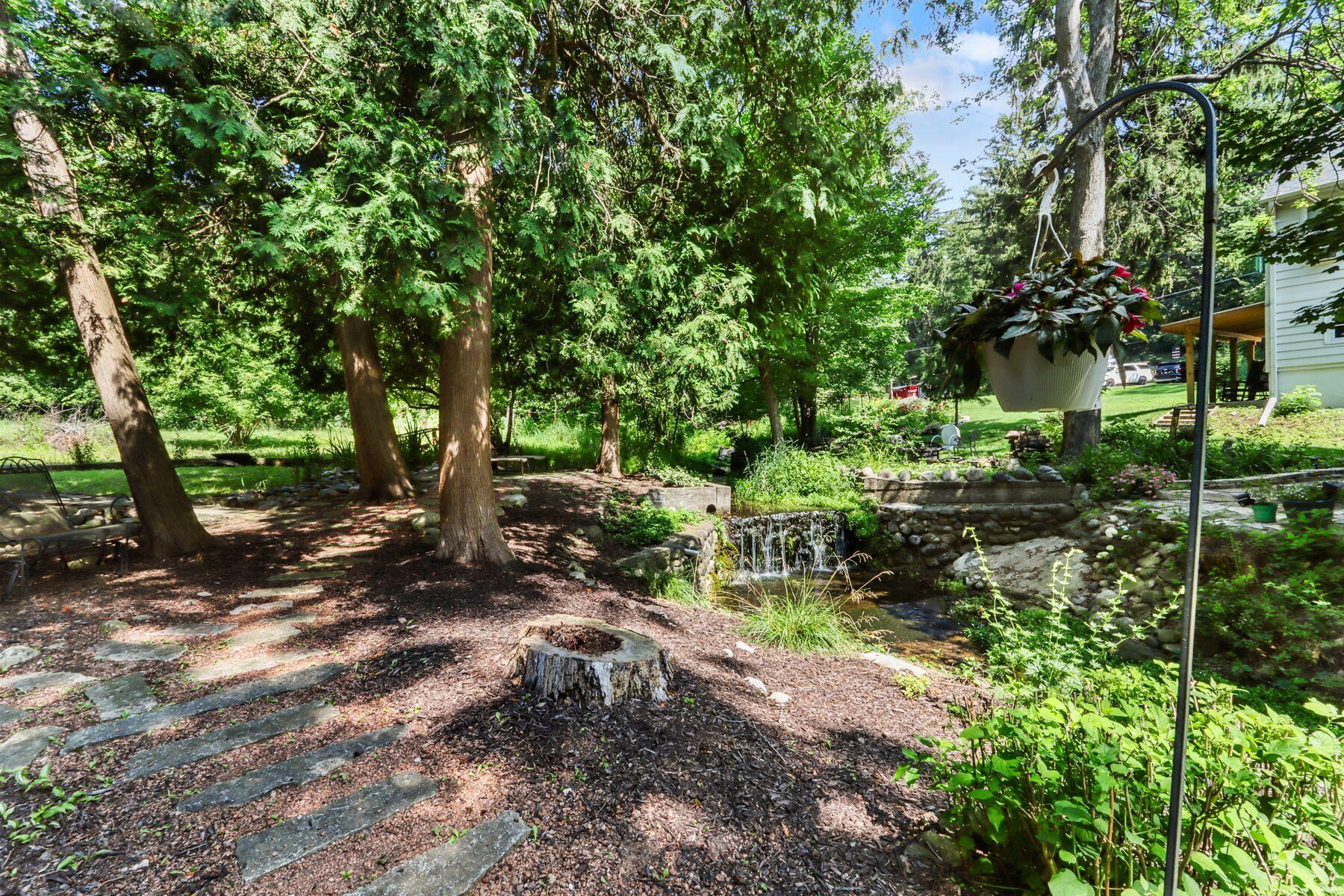 Wisconsin Lake Home for sale (MLS#: 1926827) at 350 S Lower Gardens Rd, in Fontana, Wisconsin. (32 of 38)