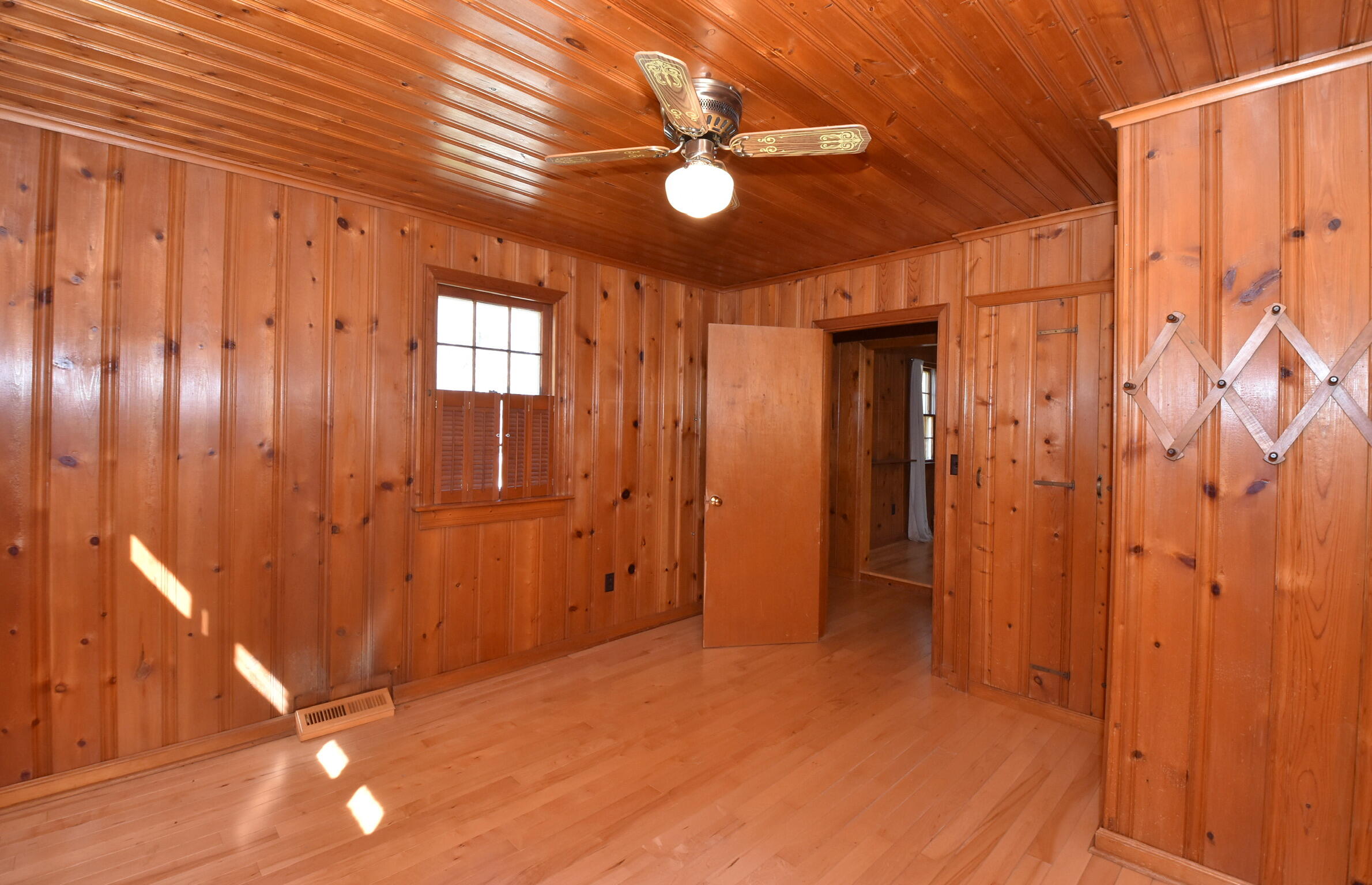 Wisconsin Lake Home for sale (MLS#: 1926865) at 3900  Valley Rd, in Caledonia, Wisconsin. (11 of 30)