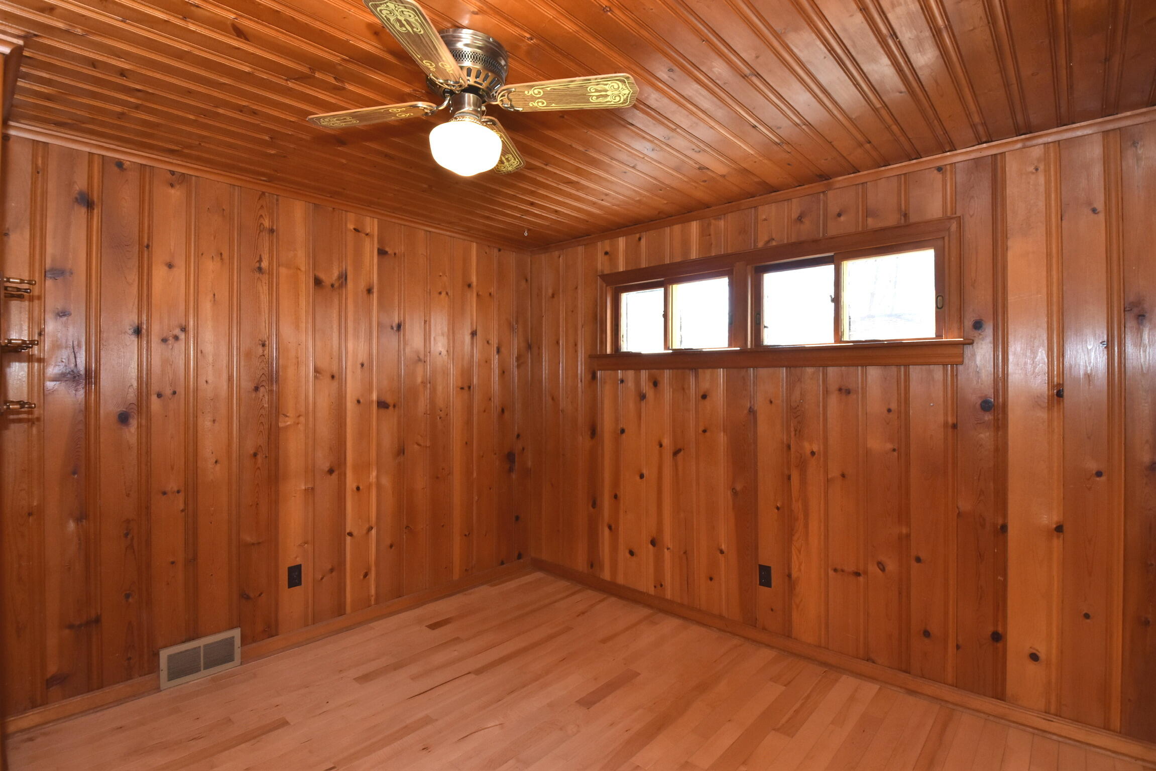 Wisconsin Lake Home for sale (MLS#: 1926865) at 3900  Valley Rd, in Caledonia, Wisconsin. (9 of 30)
