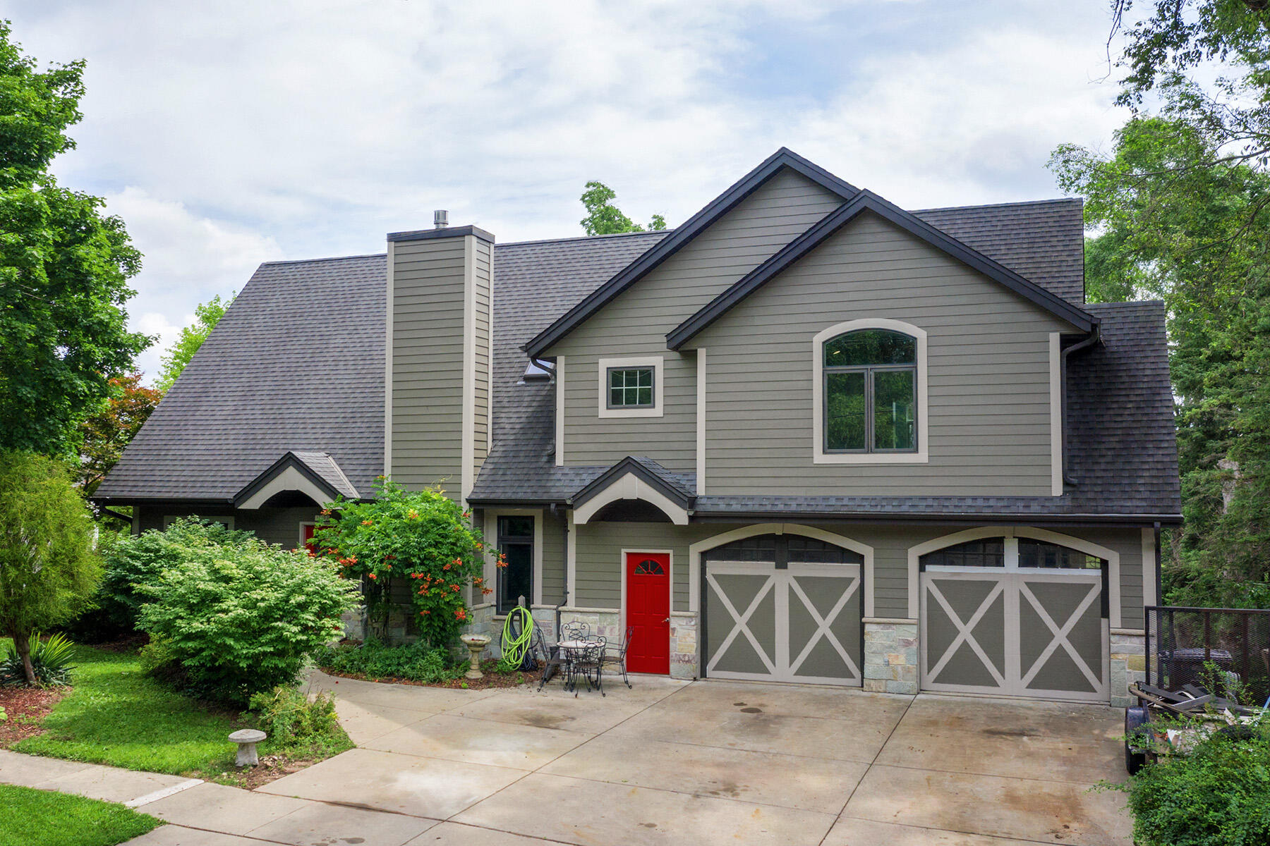 Wisconsin Lake Home for sale (MLS#: 1926885) at 109  Riverview Dr, in Waterford, Wisconsin. (2 of 63)