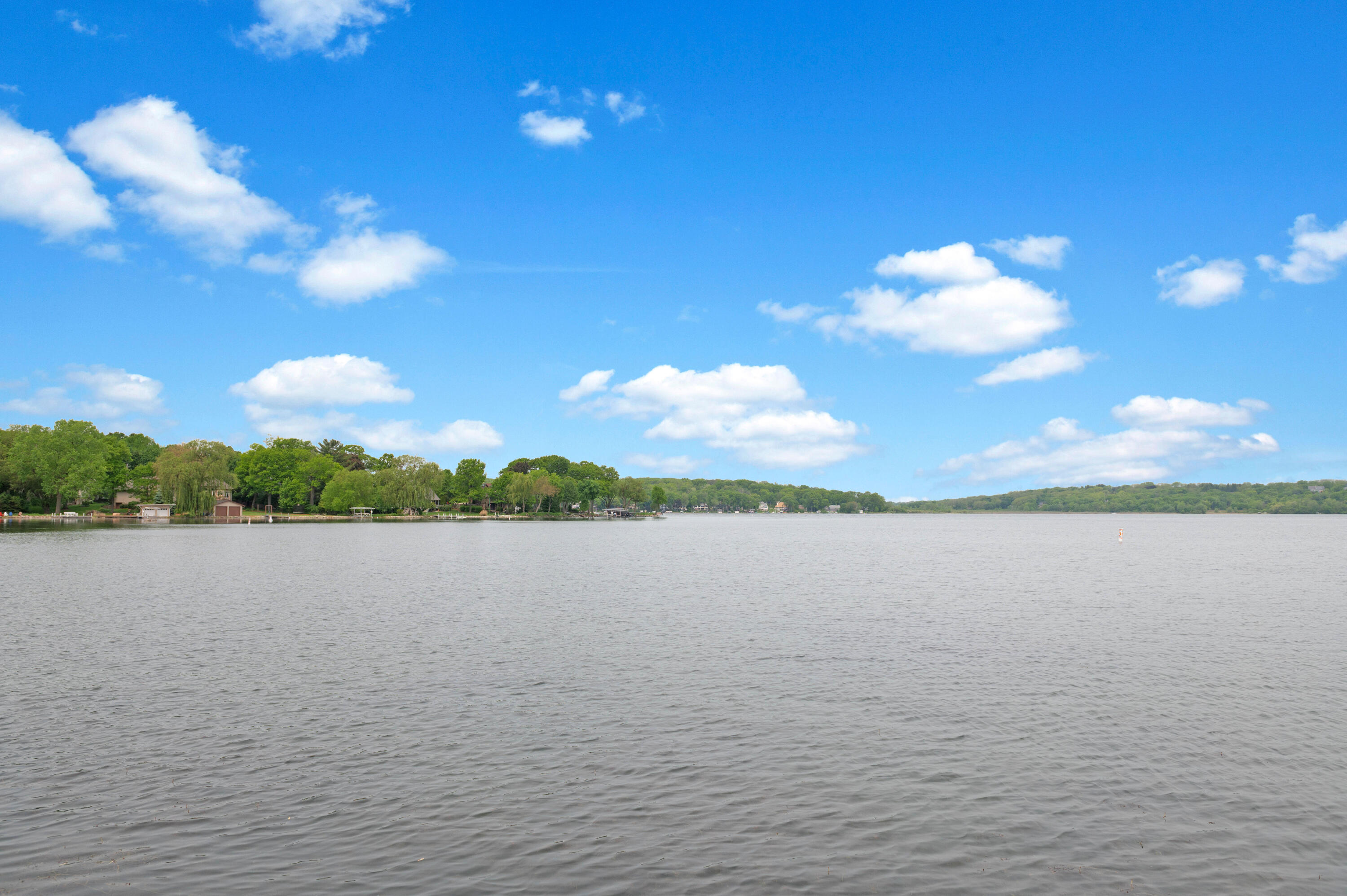 Wisconsin Lake Home for sale (MLS#: 1927023) at N28W27558  Peninsula Dr, in Pewaukee, Wisconsin. (22 of 36)