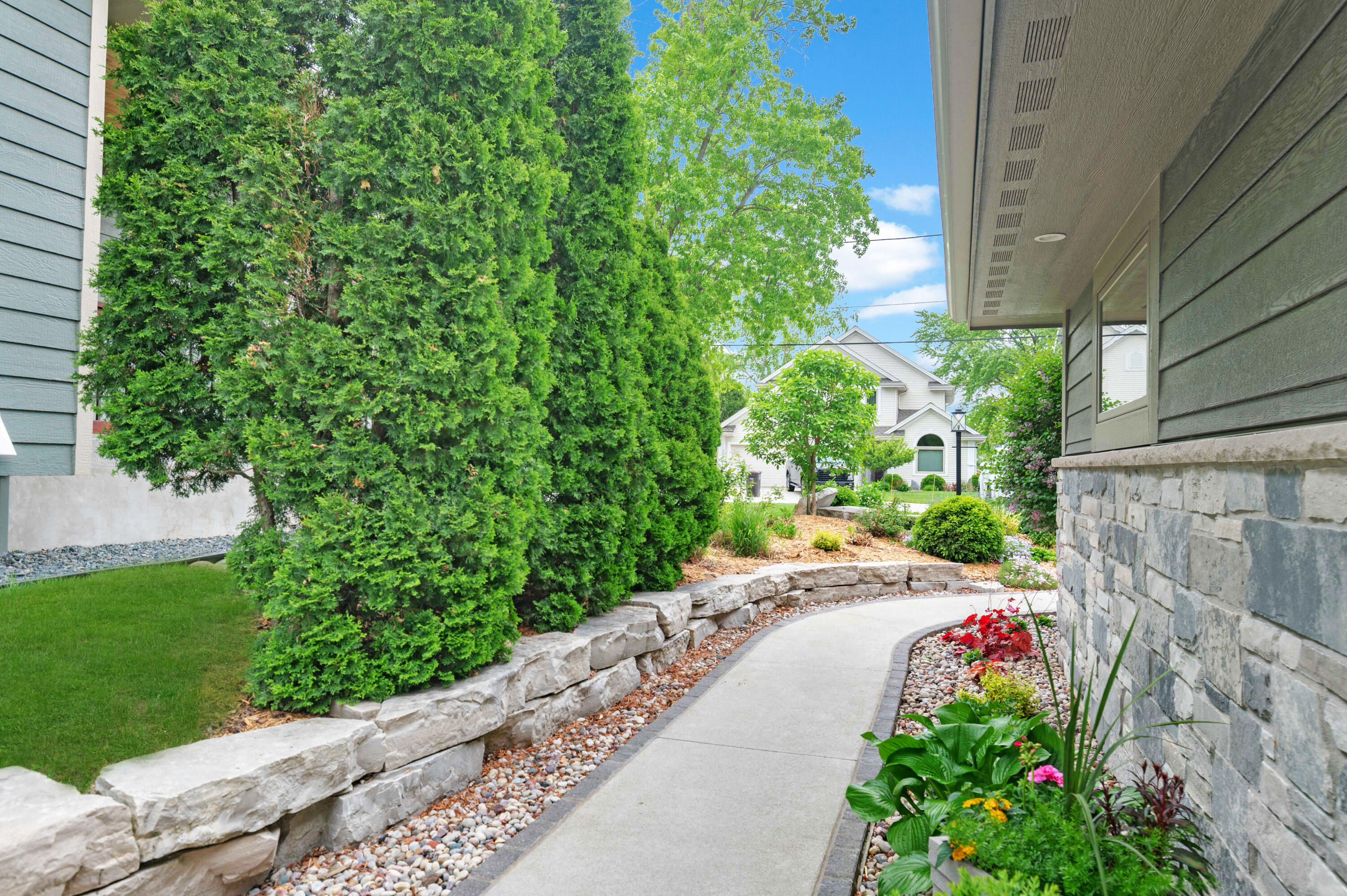 Wisconsin Lake Home for sale (MLS#: 1927023) at N28W27558  Peninsula Dr, in Pewaukee, Wisconsin. (24 of 36)