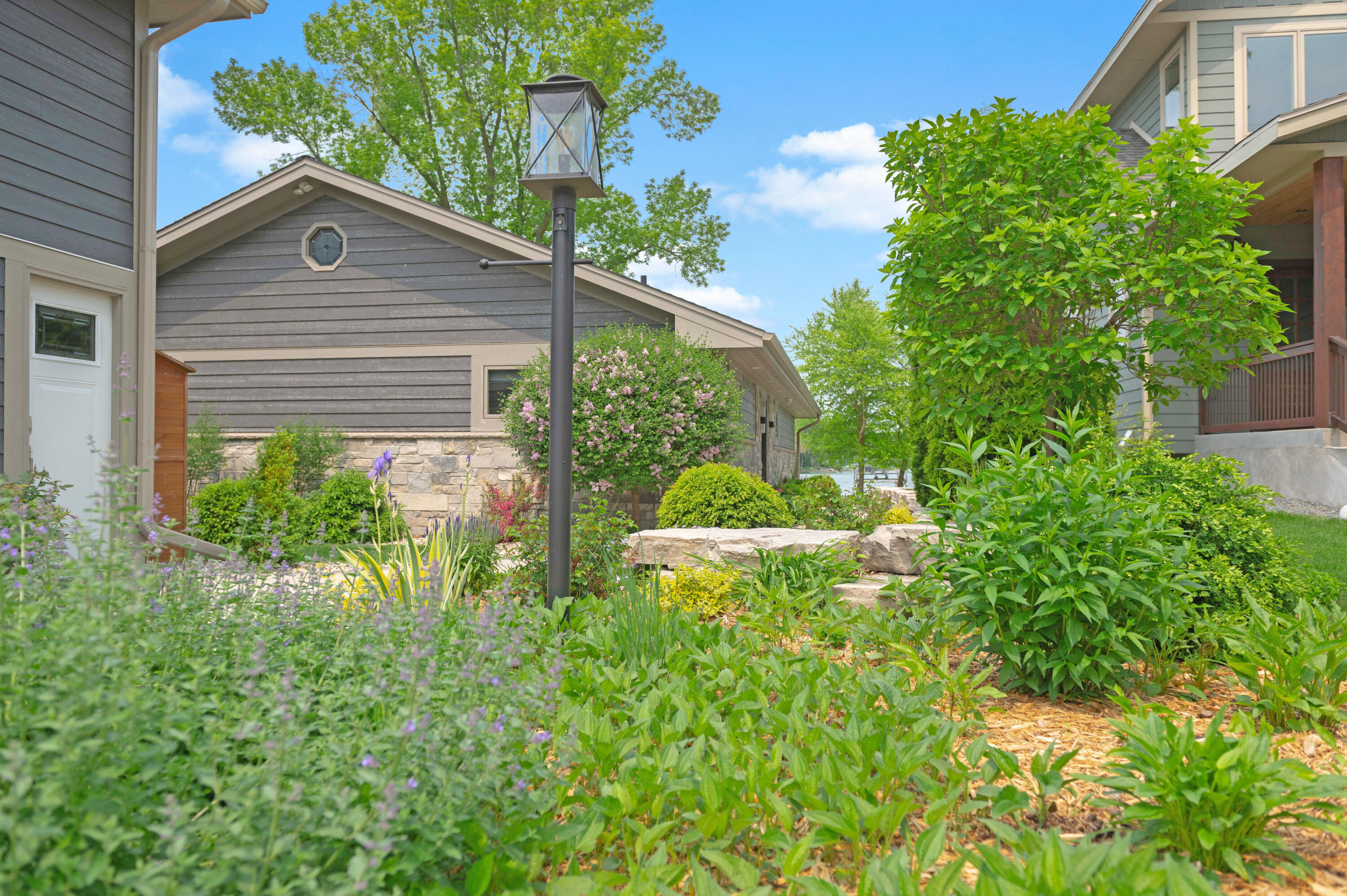Wisconsin Lake Home for sale (MLS#: 1927023) at N28W27558  Peninsula Dr, in Pewaukee, Wisconsin. (30 of 36)