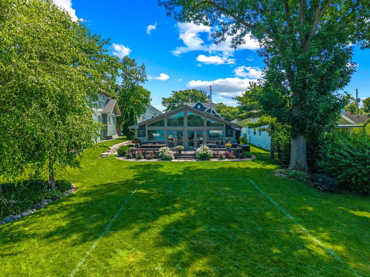 Wisconsin Lake Home for sale (MLS#: 1927023) at N28W27558  Peninsula Dr, in Pewaukee, Wisconsin. (34 of 36)