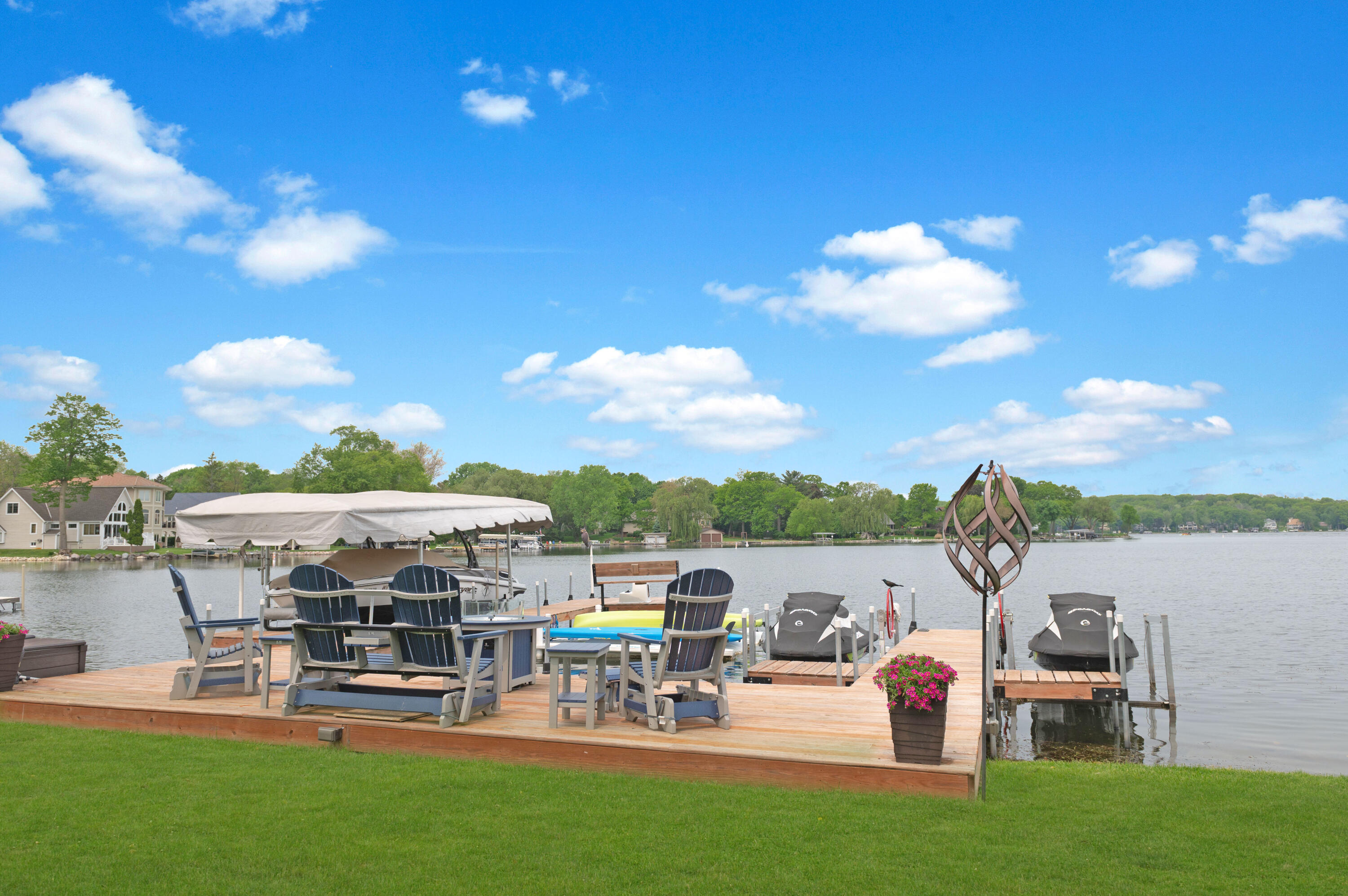 Wisconsin Lake Home for sale (MLS#: 1927023) at N28W27558  Peninsula Dr, in Pewaukee, Wisconsin. (10 of 36)
