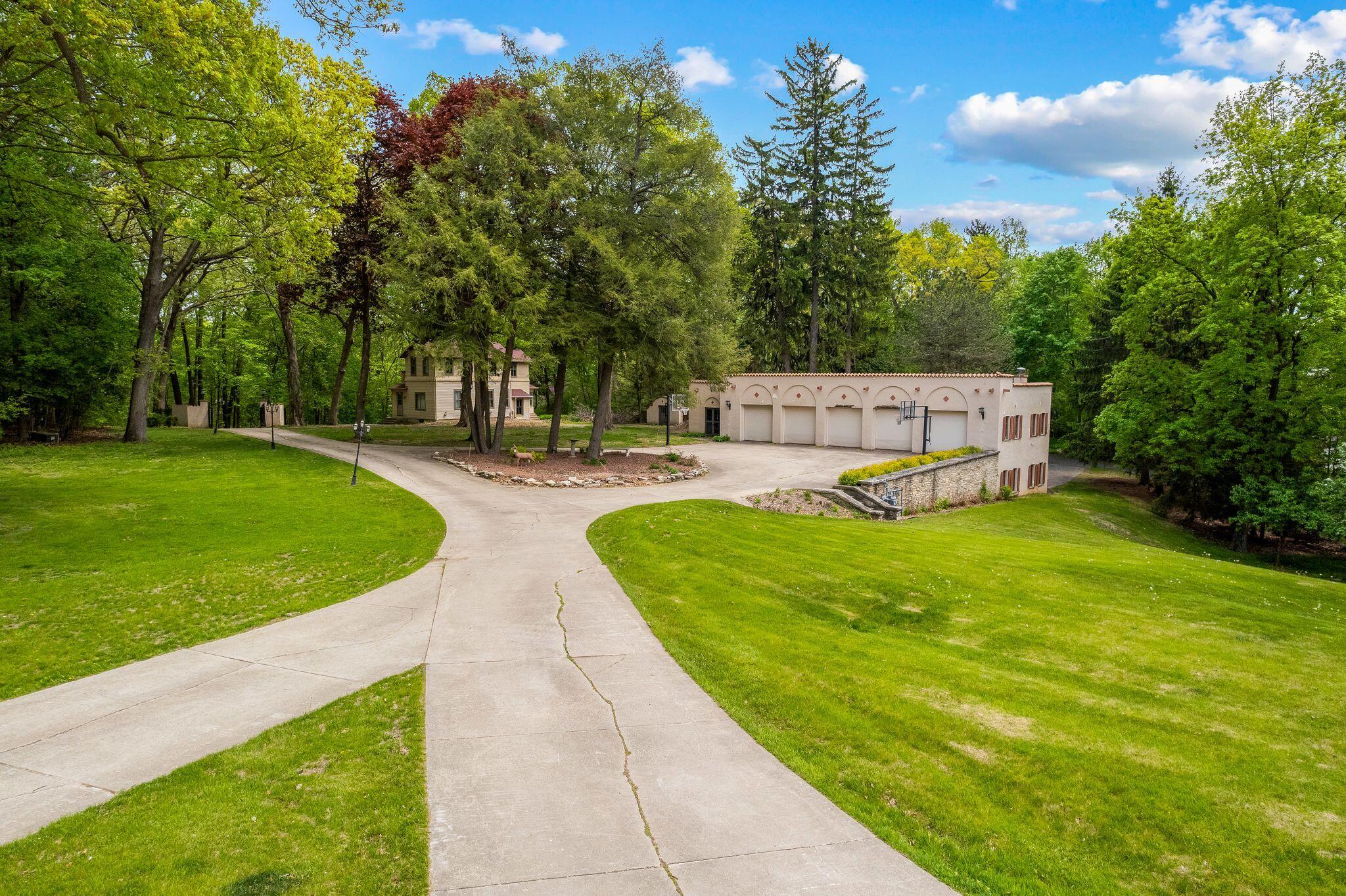 Wisconsin Lake Home for sale (MLS#: 1927293) at 4545 N Hewitts Point Rd, in Oconomowoc Lake, Wisconsin. (5 of 7)