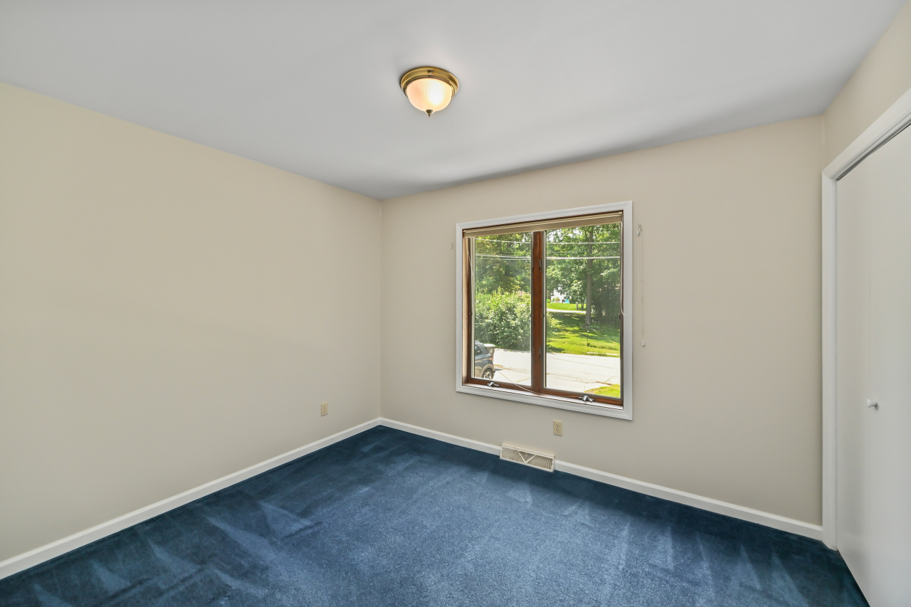 Wisconsin Lake Home for sale (MLS#: 1927676) at 4605  Riverside Rd, in Waterford, Wisconsin. (24 of 60)