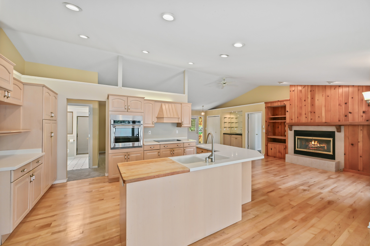 Wisconsin Lake Home for sale (MLS#: 1927676) at 4605  Riverside Rd, in Waterford, Wisconsin. (6 of 60)