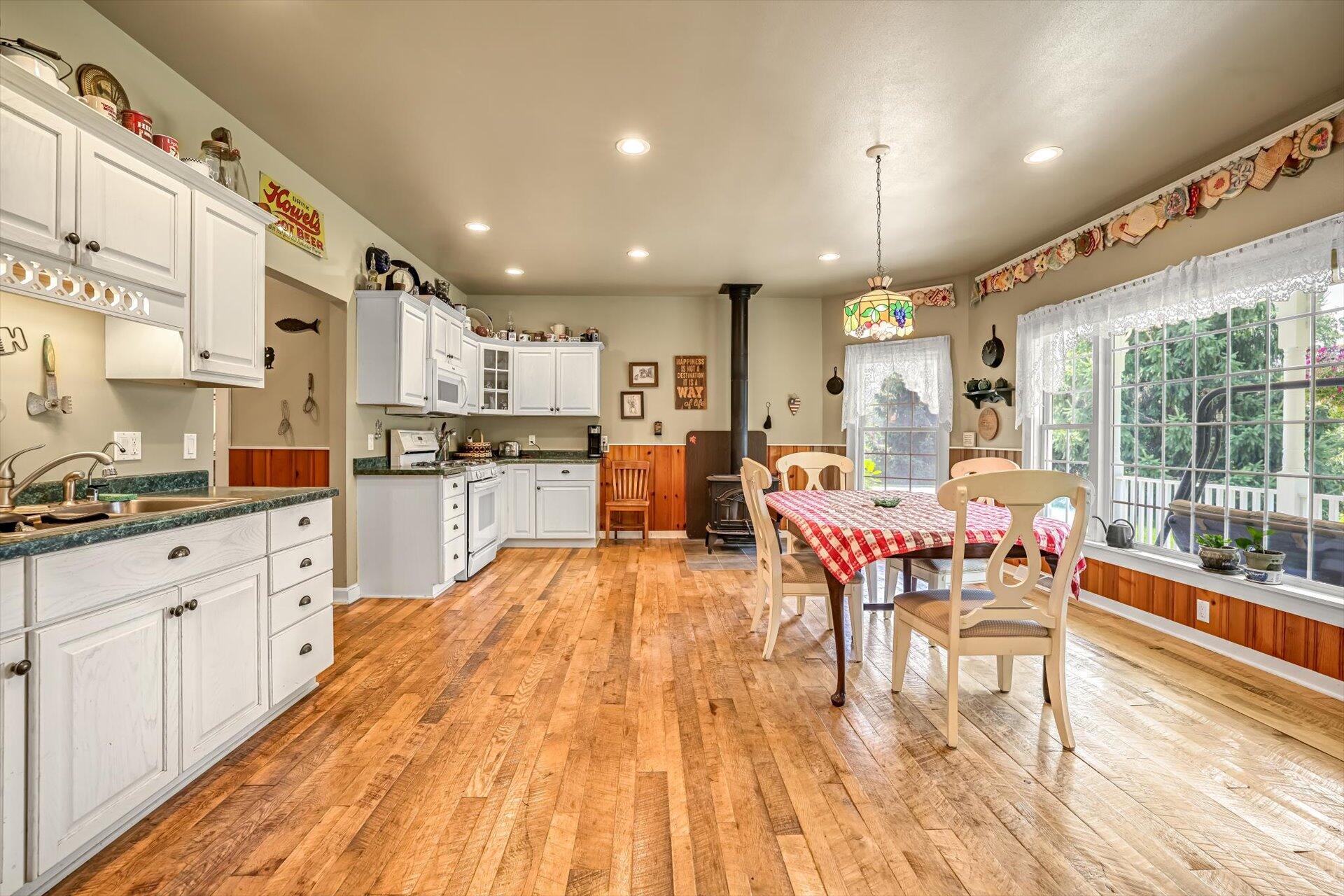 Wisconsin Lake Home for sale (MLS#: 1927714) at 28700 E River Bay Dr, in Waterford, Wisconsin. (11 of 57)