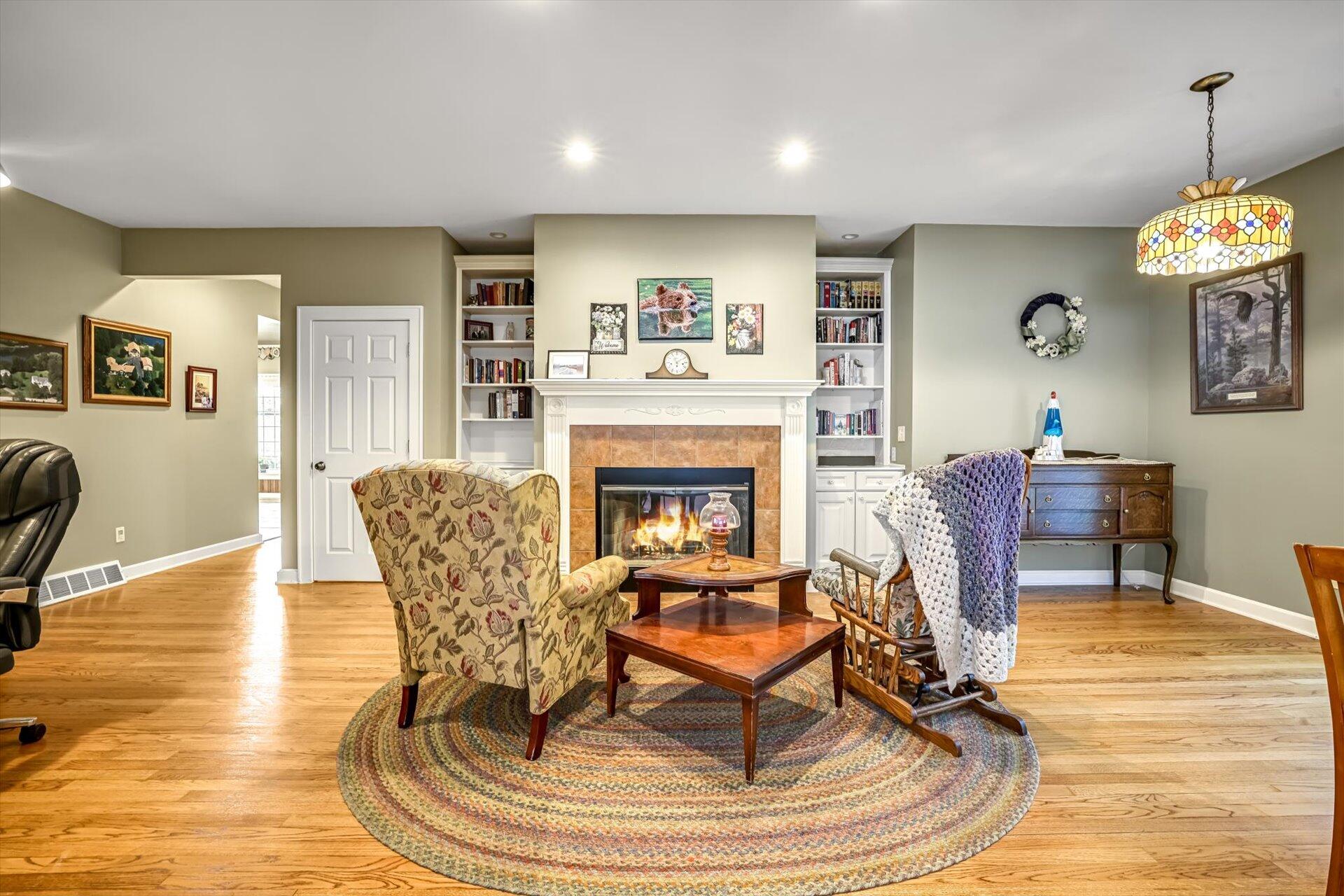 Wisconsin Lake Home for sale (MLS#: 1927714) at 28700 E River Bay Dr, in Waterford, Wisconsin. (8 of 57)