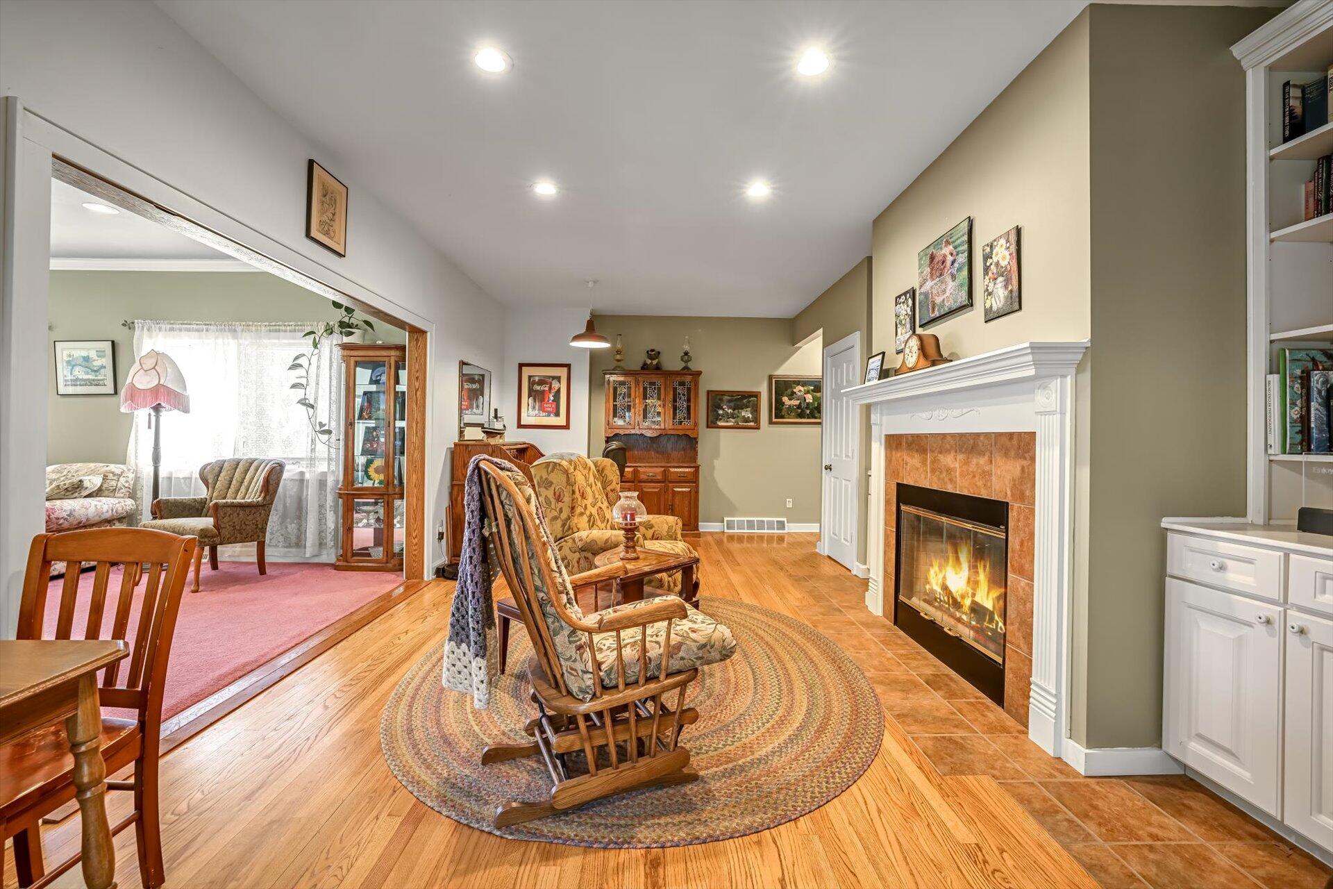 Wisconsin Lake Home for sale (MLS#: 1927714) at 28700 E River Bay Dr, in Waterford, Wisconsin. (10 of 57)