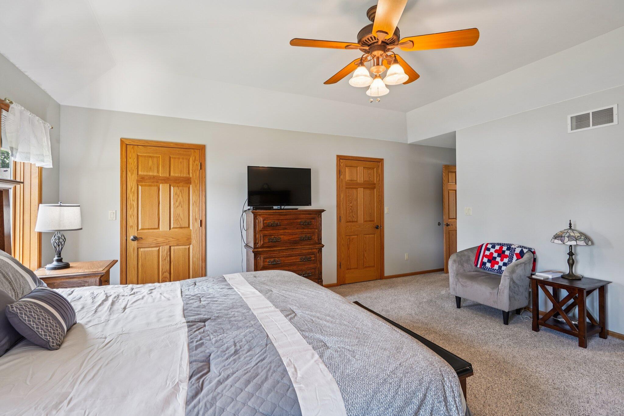 Wisconsin Lake Home for sale (MLS#: 1927978) at 638  Windsor Ter, in Jefferson, Wisconsin. (35 of 78)