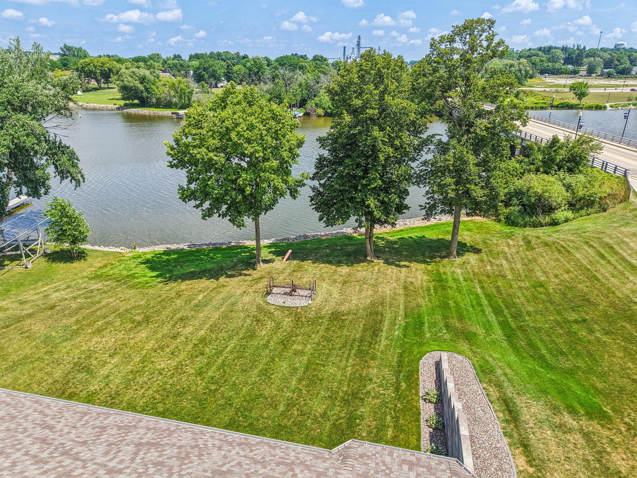 Wisconsin Lake Home for sale (MLS#: 1927978) at 638  Windsor Ter, in Jefferson, Wisconsin. (9 of 78)