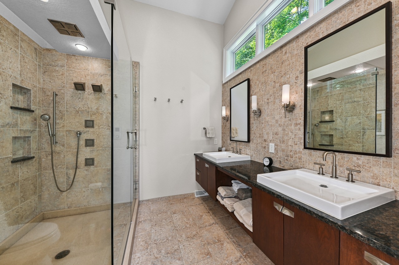 Wisconsin Lake Home for sale (MLS#: 1928096) at 4328  High Point Beach Rd, in Port Washington, Wisconsin. (18 of 50)