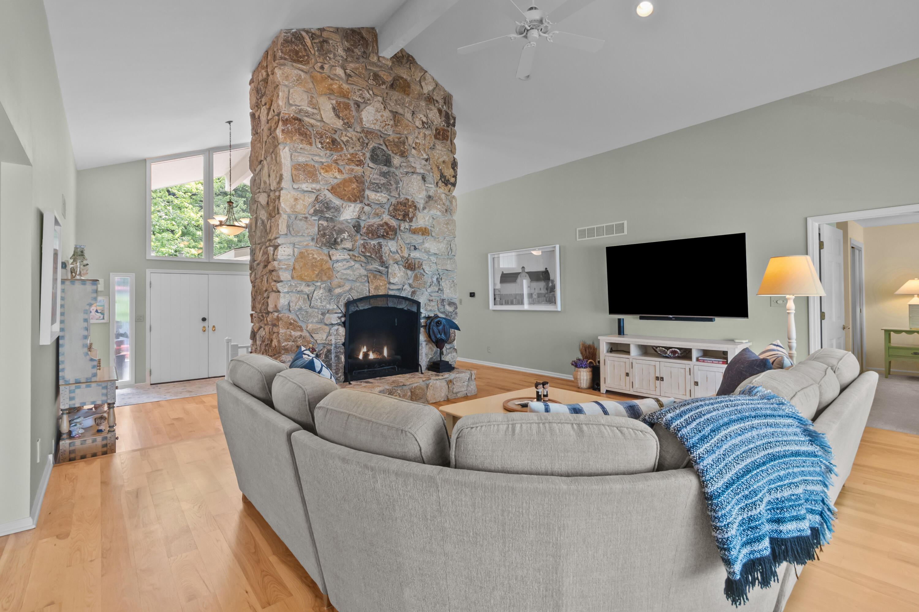 Wisconsin Lake Home for sale (MLS#: 1928138) at 237  Grandview Ln, in Twin Lakes, Wisconsin. (10 of 46)